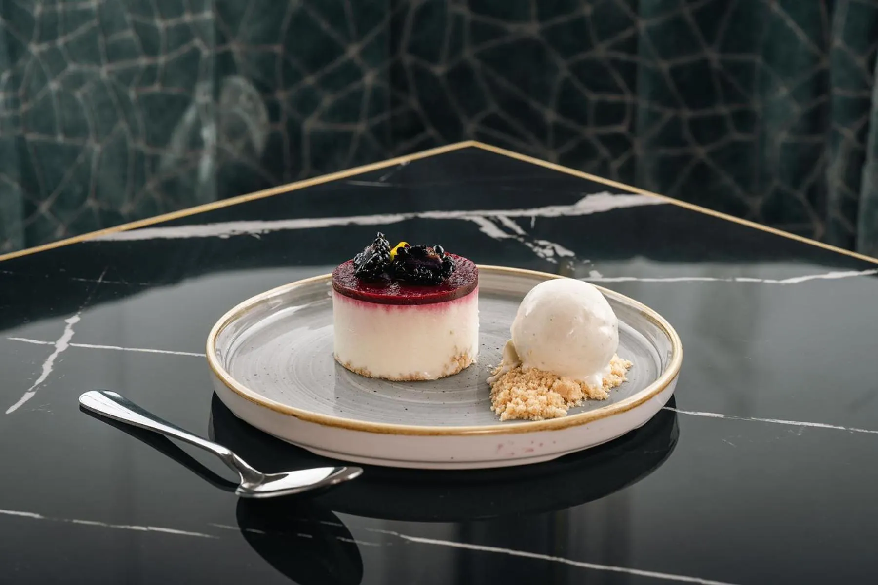 Restaurant/places to eat in Gleneagle River Apartments