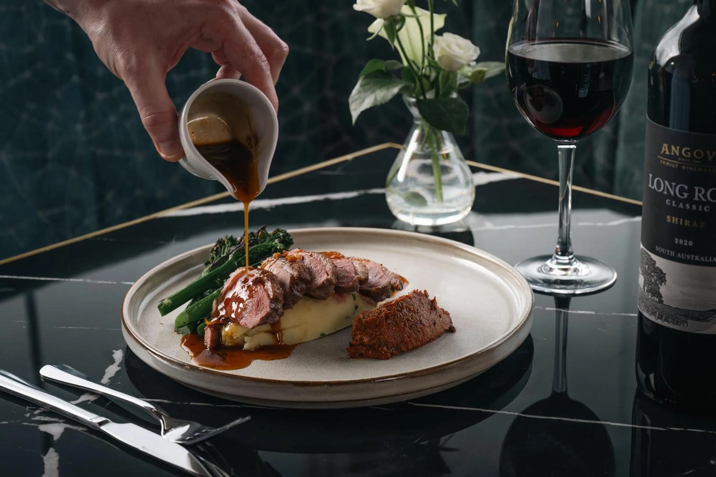 Restaurant/places to eat in Gleneagle River Apartments