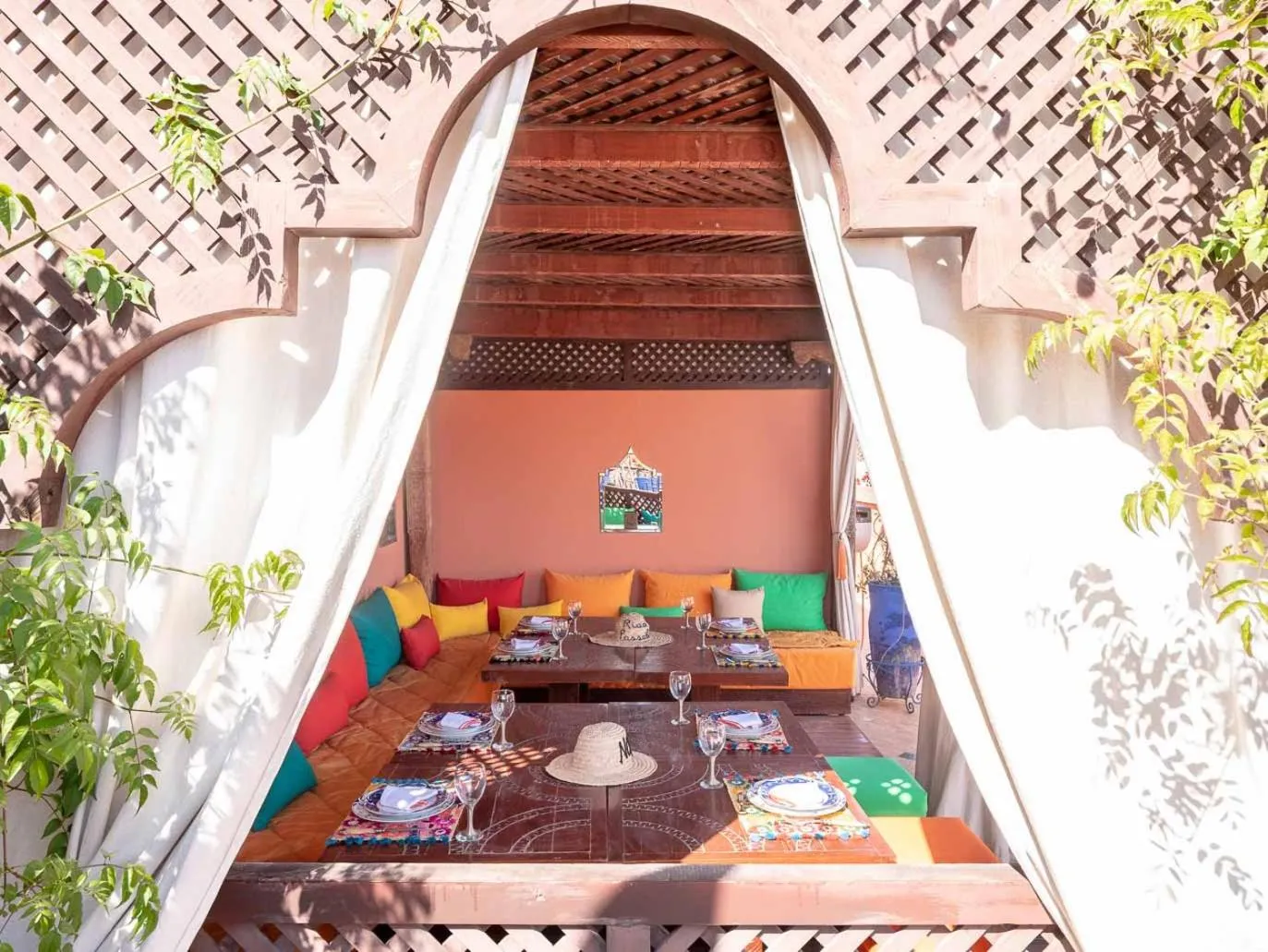 Restaurant/places to eat in Riad Passali