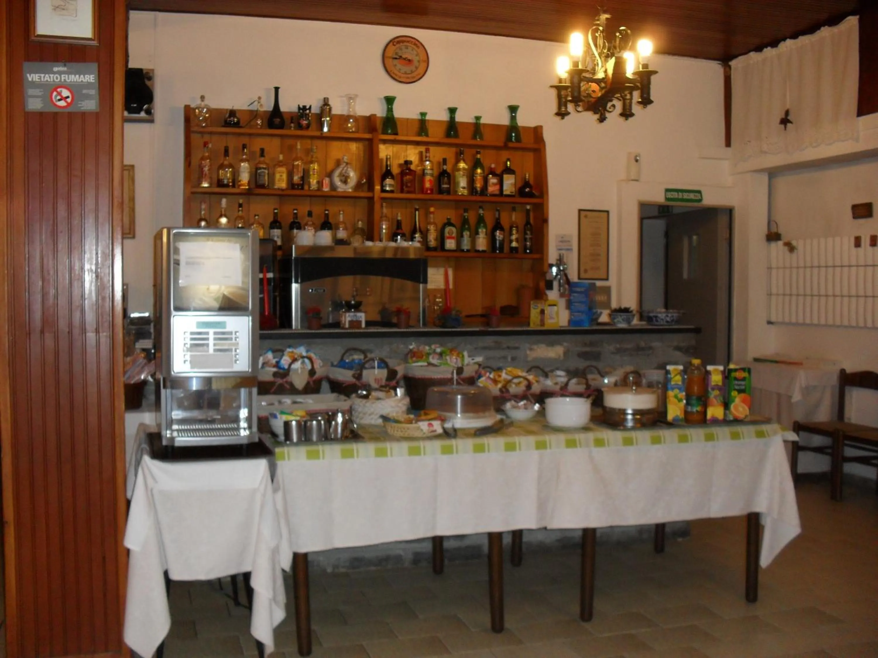 Lounge or bar in Al Caminetto