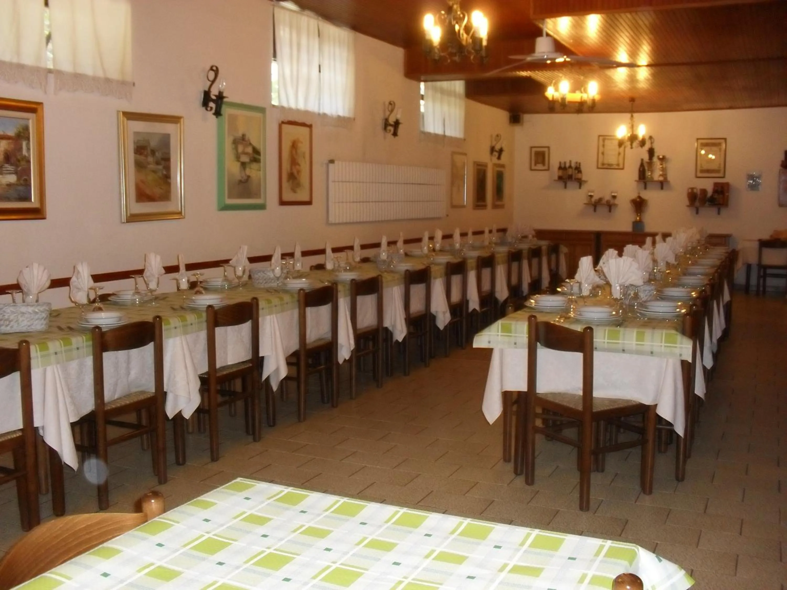 Restaurant/places to eat in Al Caminetto