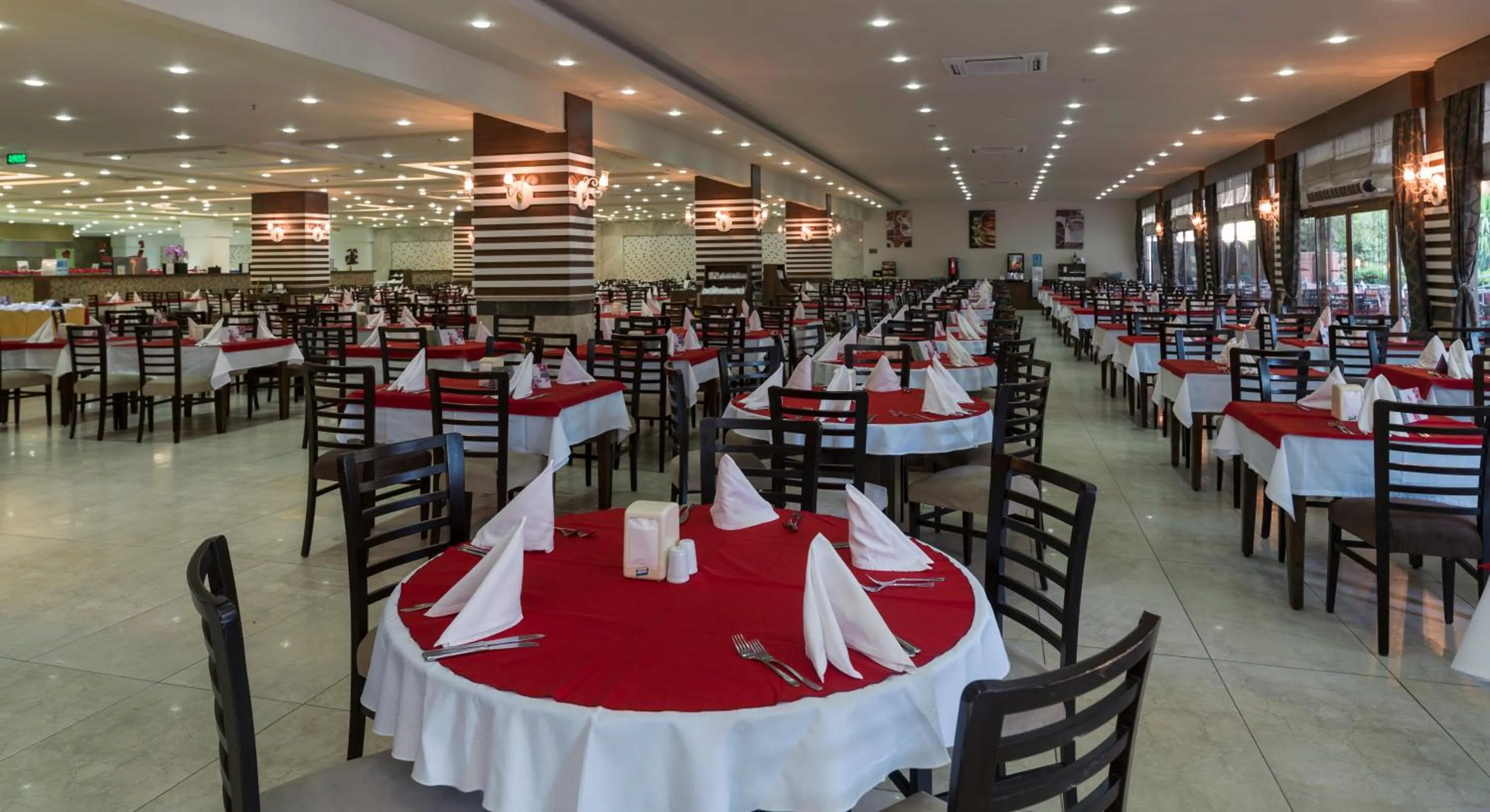 Restaurant/places to eat in Primasol Hane Family Resort Hotel