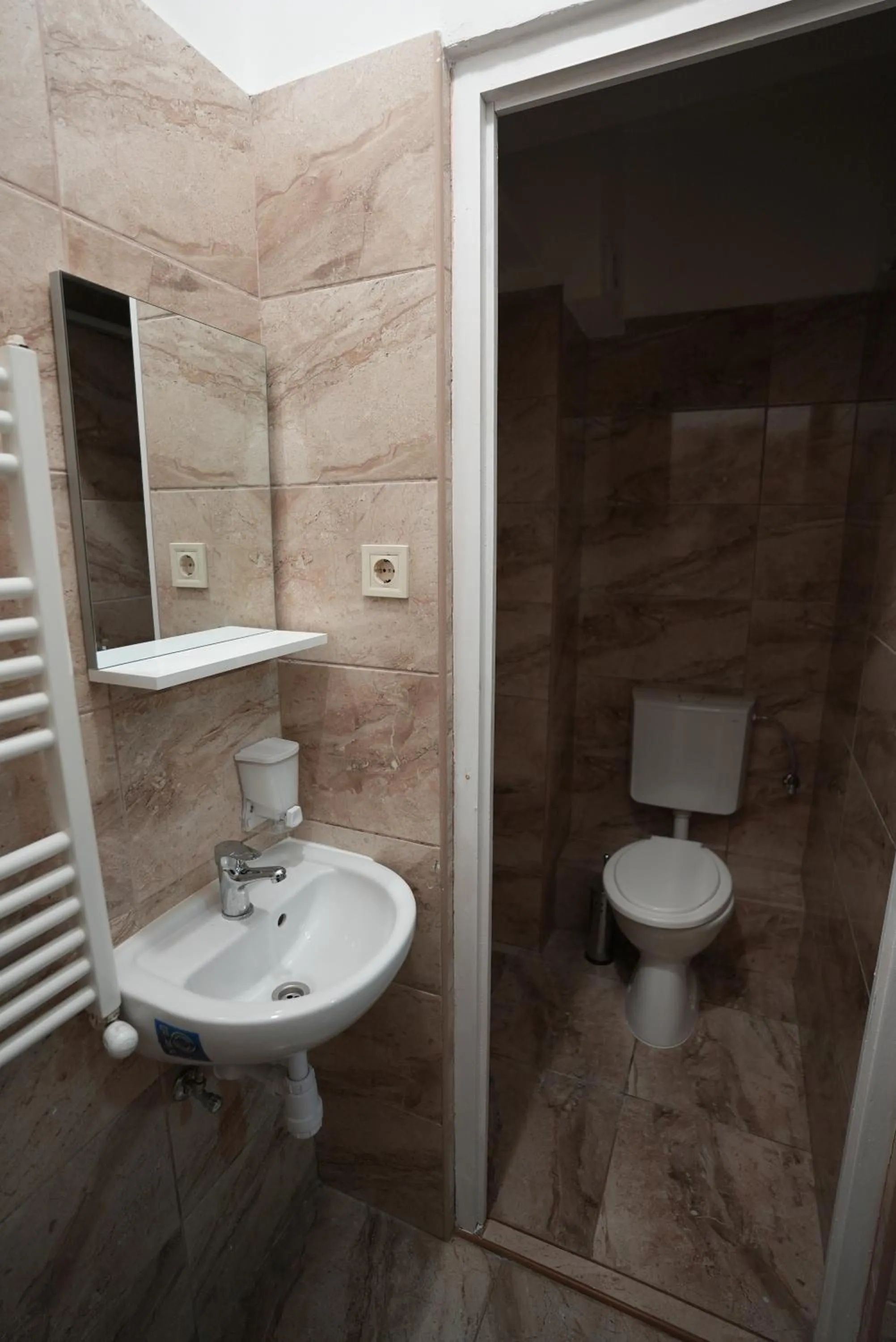 Shower in Center Hostel and Guest House