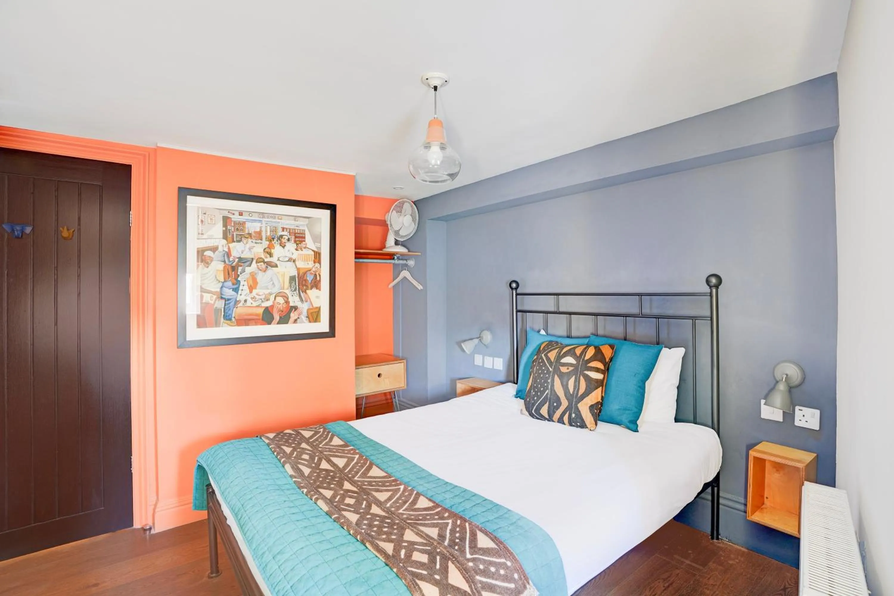 Bedroom, Bed in Peckham Rooms Hotel by Belvilla London