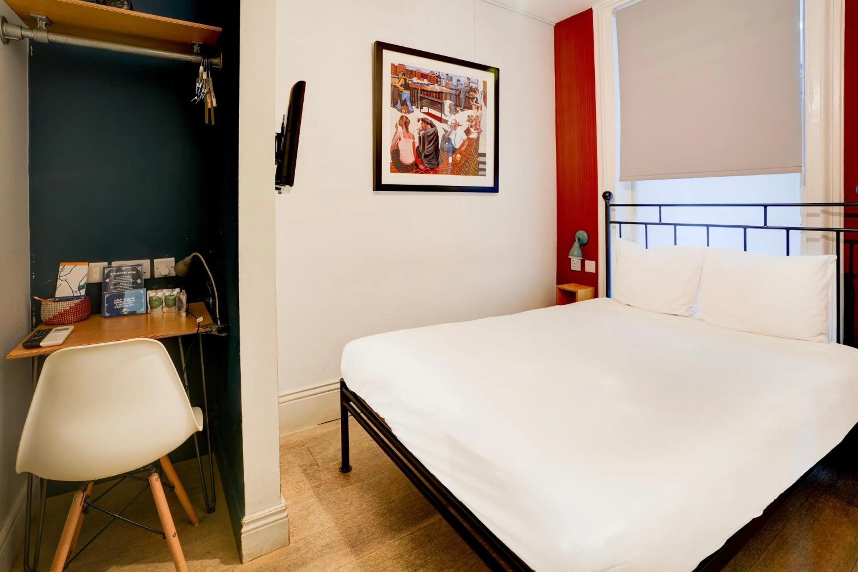 Bedroom, Bed in Peckham Rooms Hotel by Belvilla London