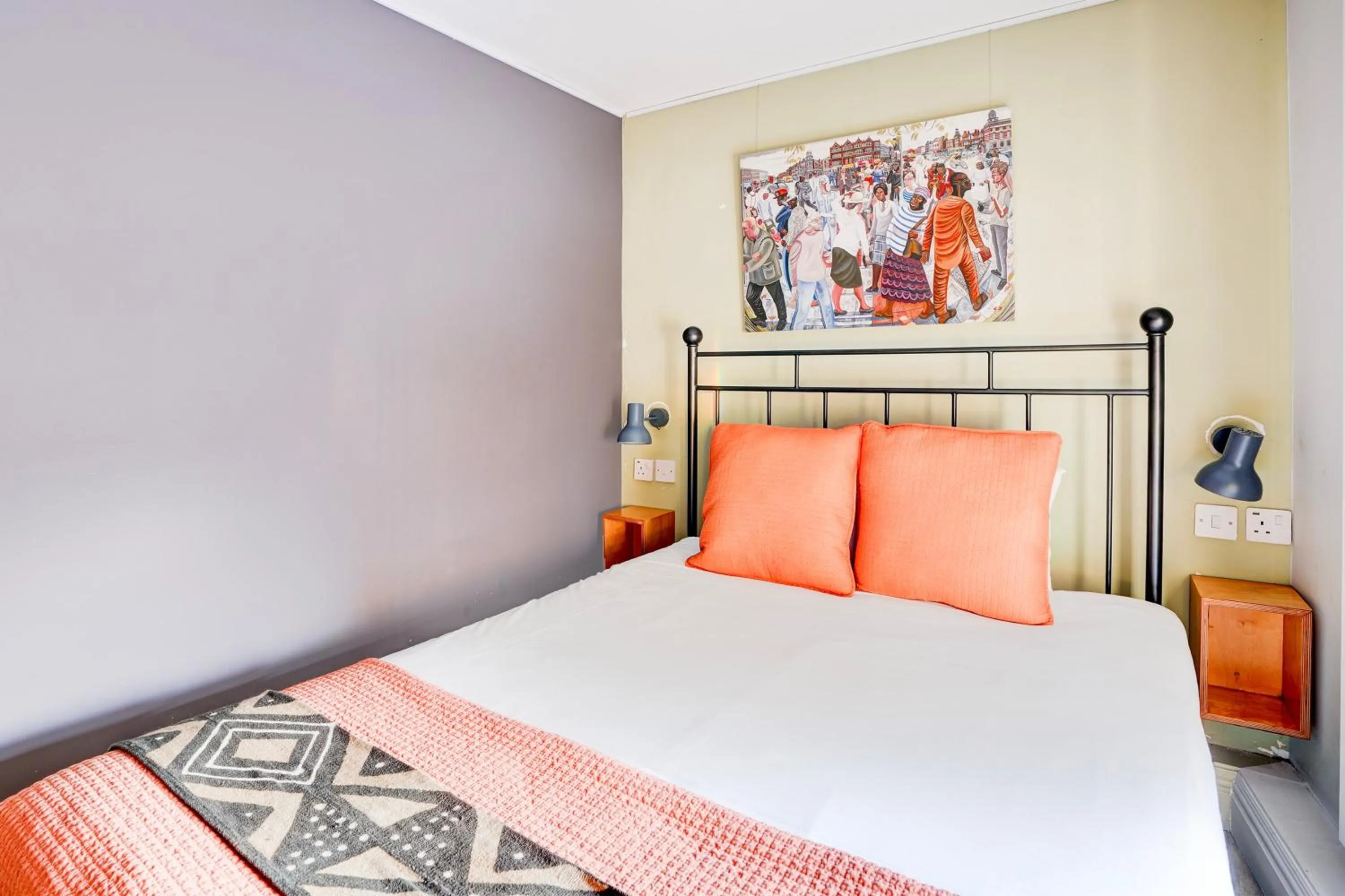 Bedroom, Bed in Peckham Rooms Hotel by Belvilla London