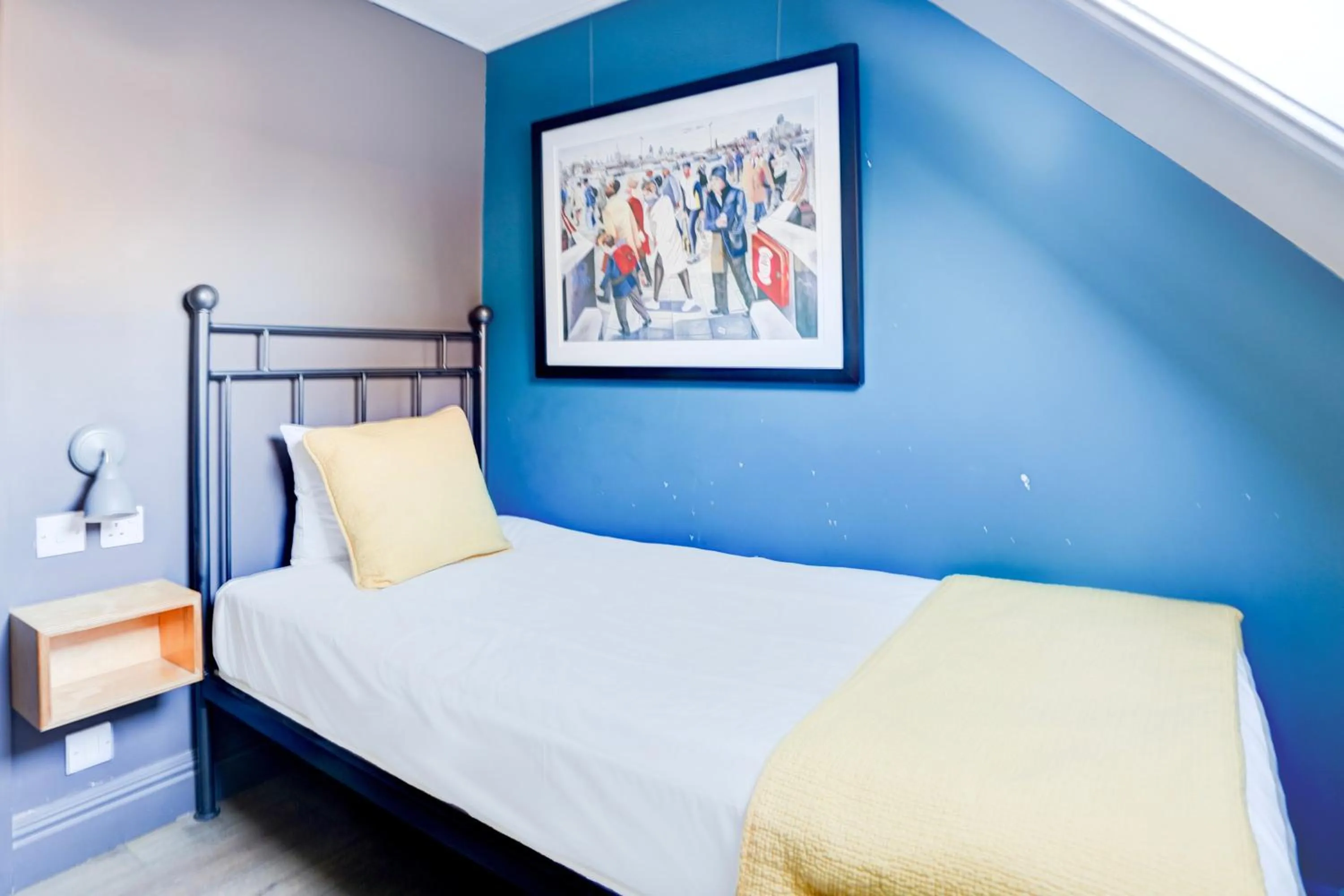 Bedroom, Bed in Peckham Rooms Hotel by Belvilla London