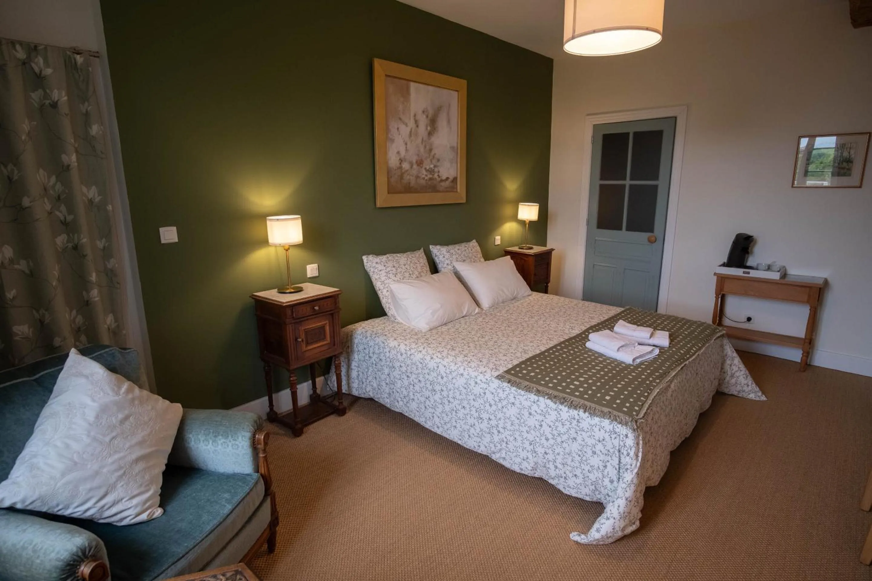 Bedroom, Bed in le closier