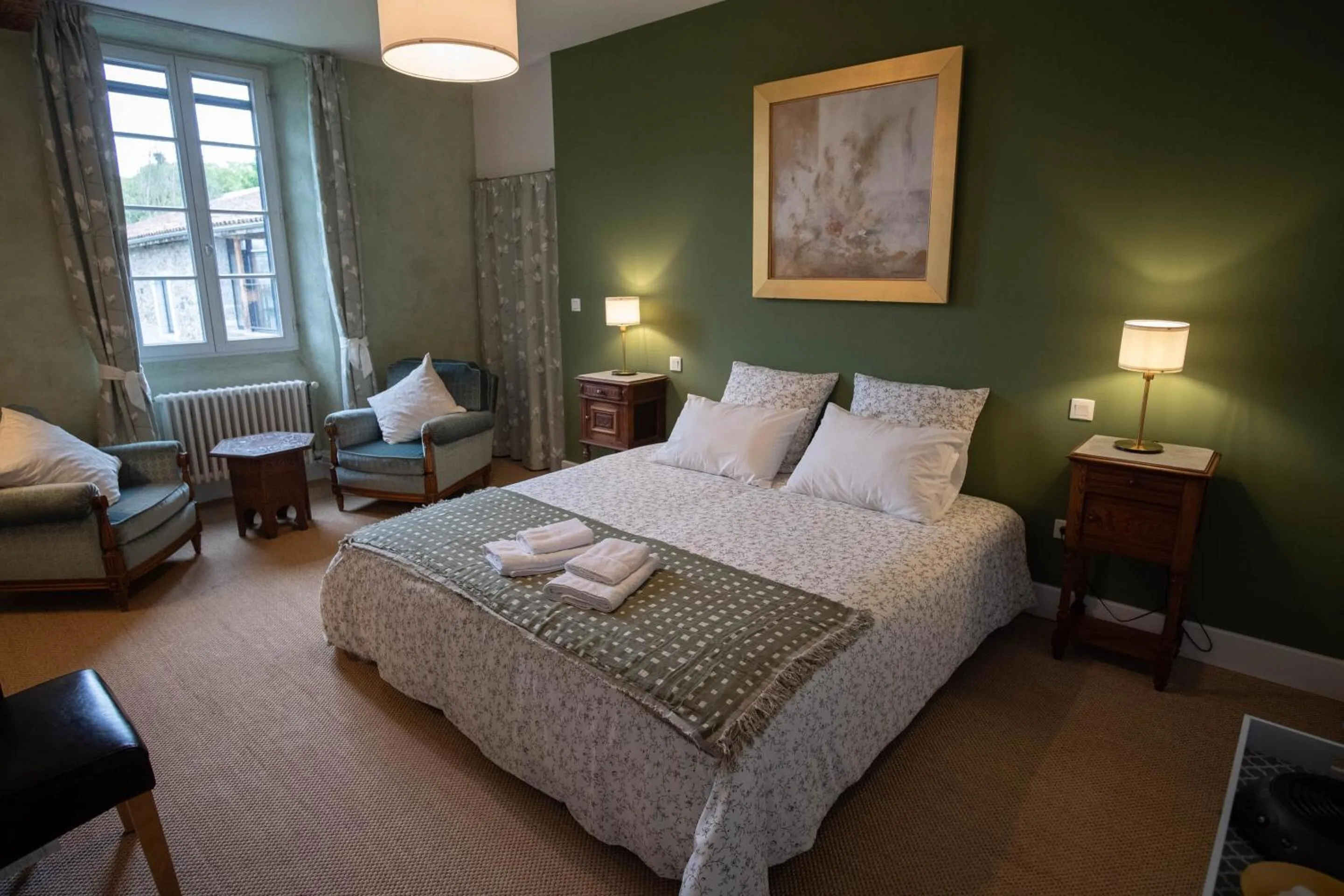 Bedroom, Bed in le closier