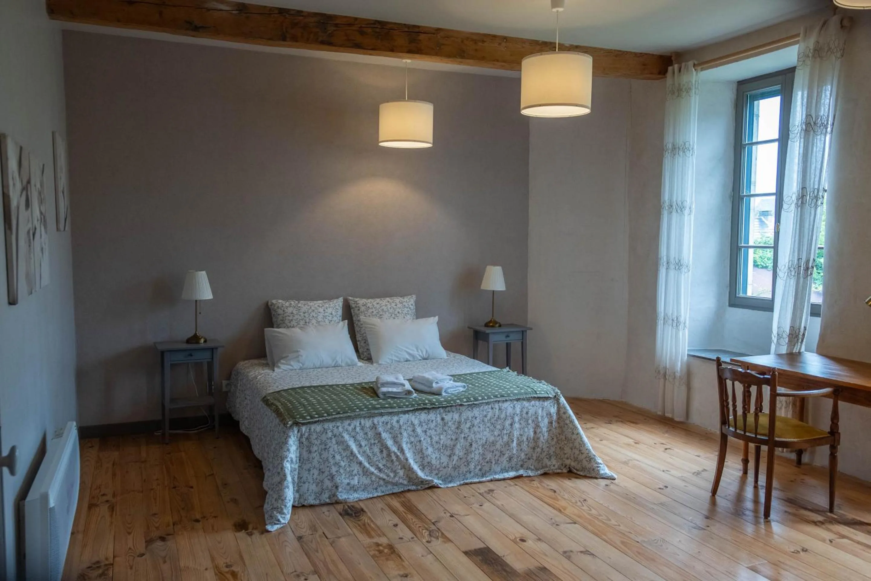 Bedroom, Bed in le closier