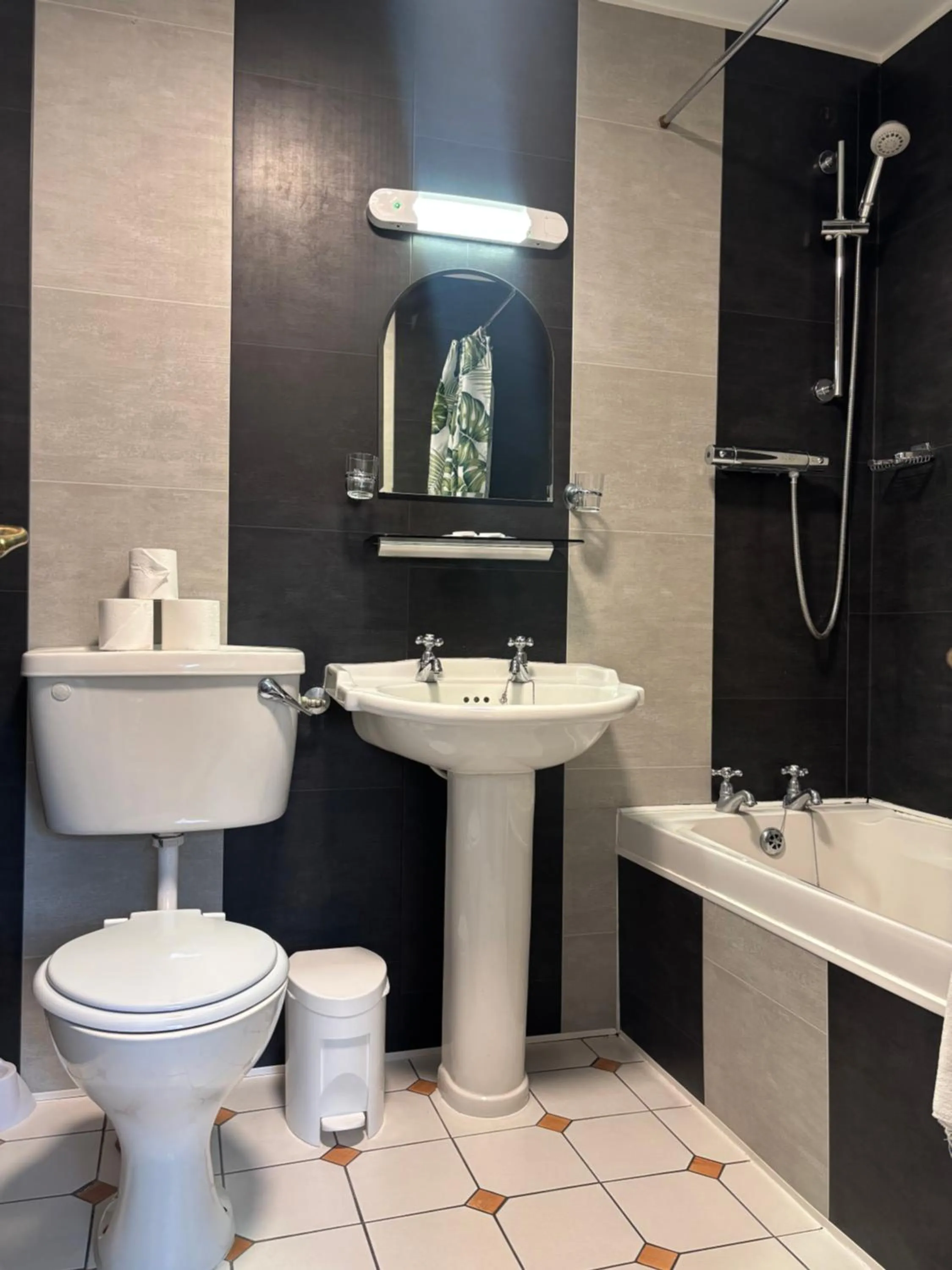 Toilet in Harmony Inn - Glena House