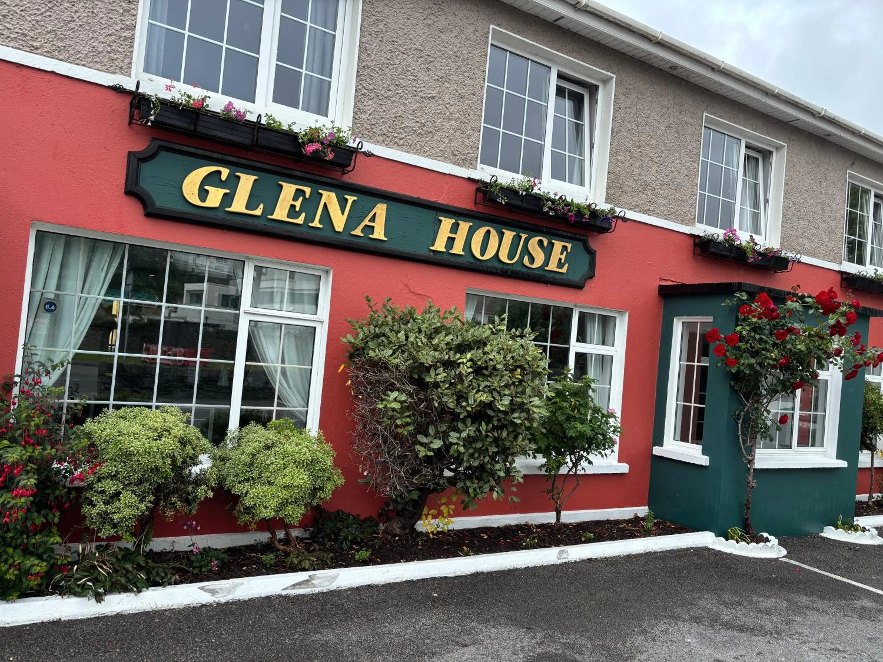 Property building in Harmony Inn - Glena House