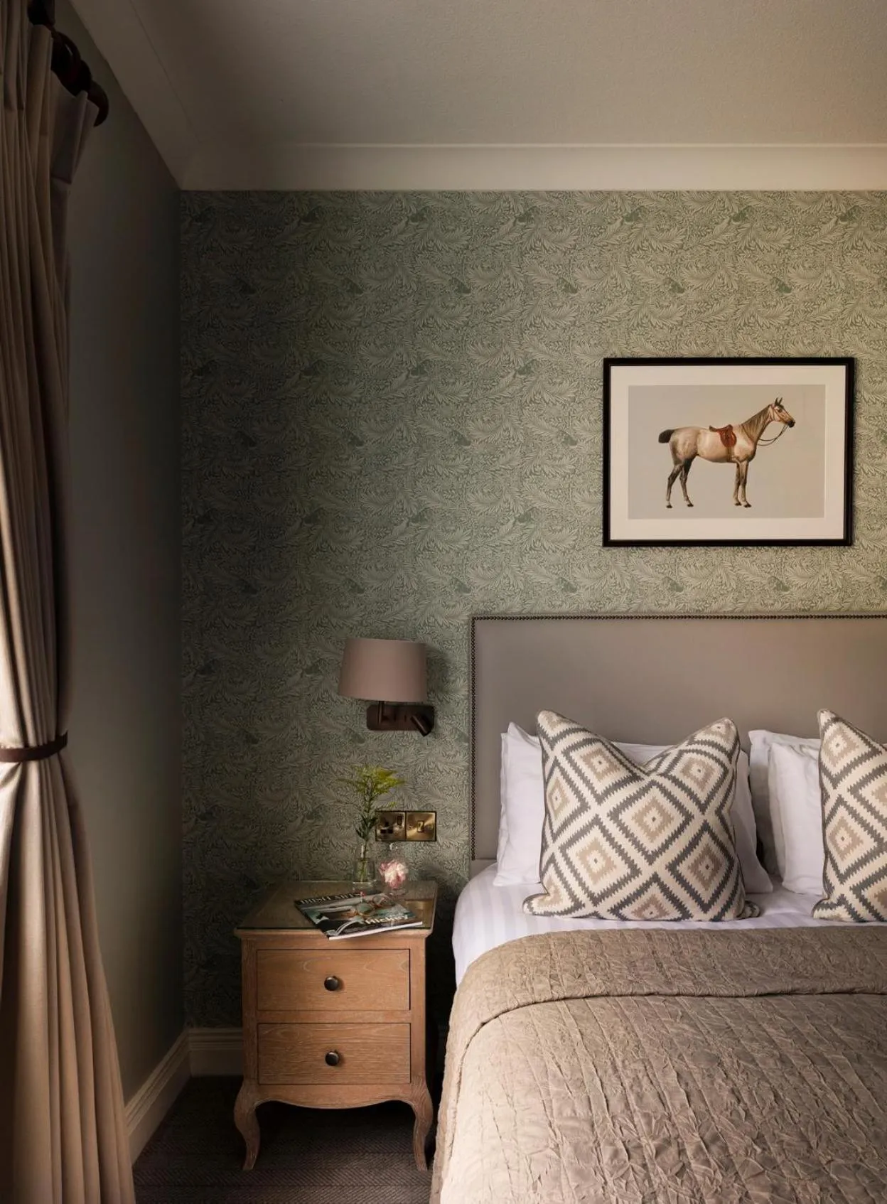 Bed in Horse & Jockey Hotel