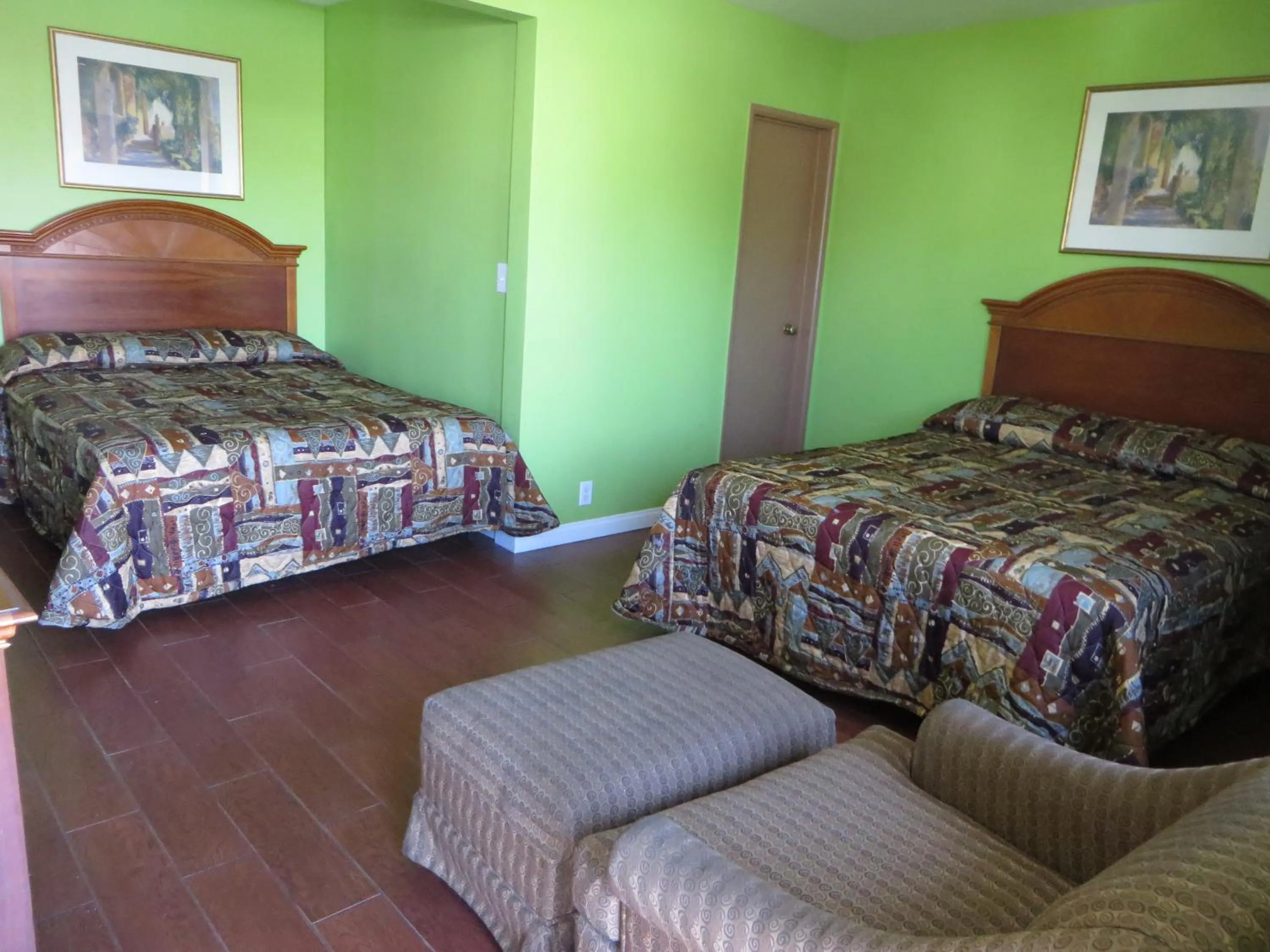 Photo of the whole room in Park Motel