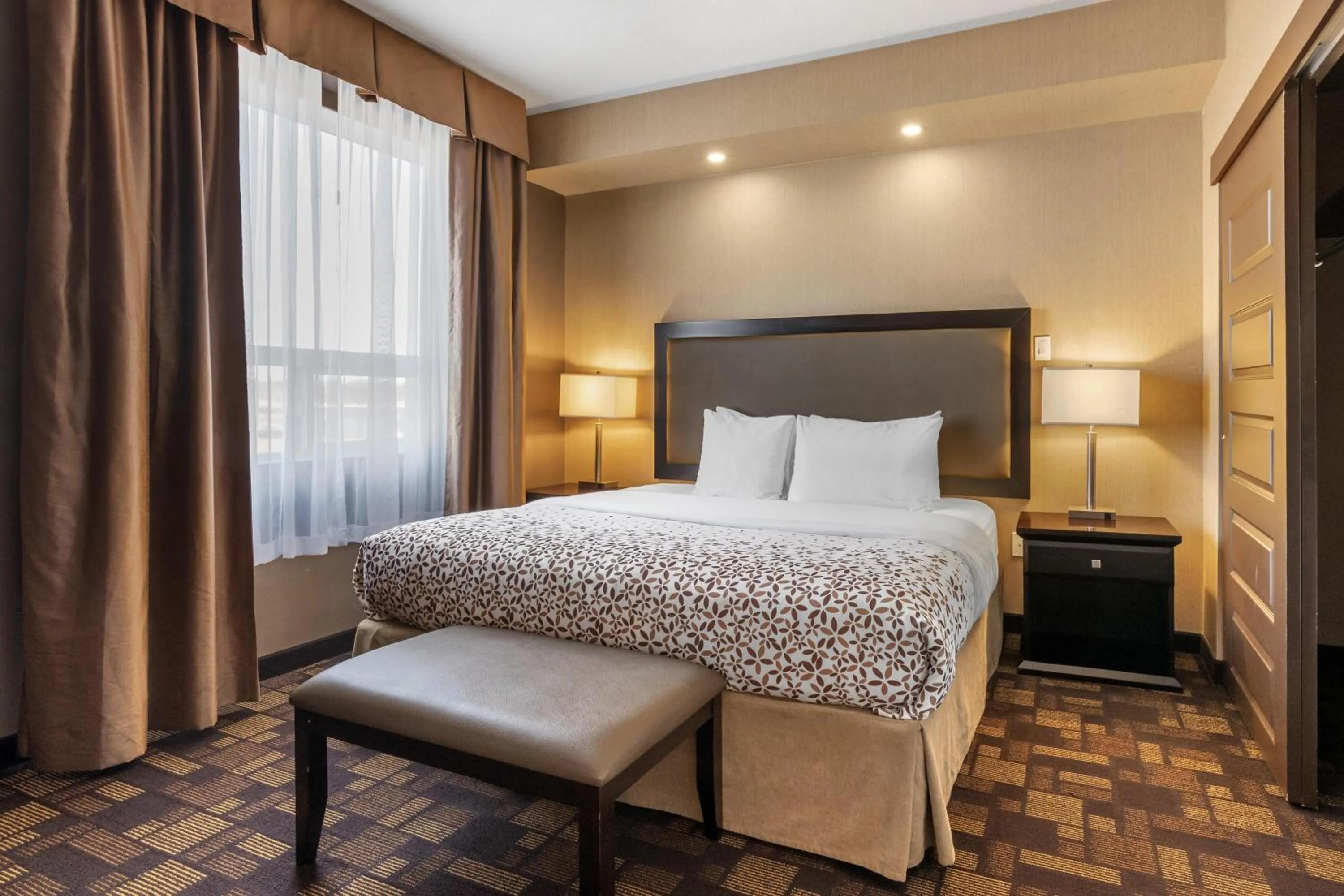 Bedroom, Bed in Best Western PLUS Fox Creek