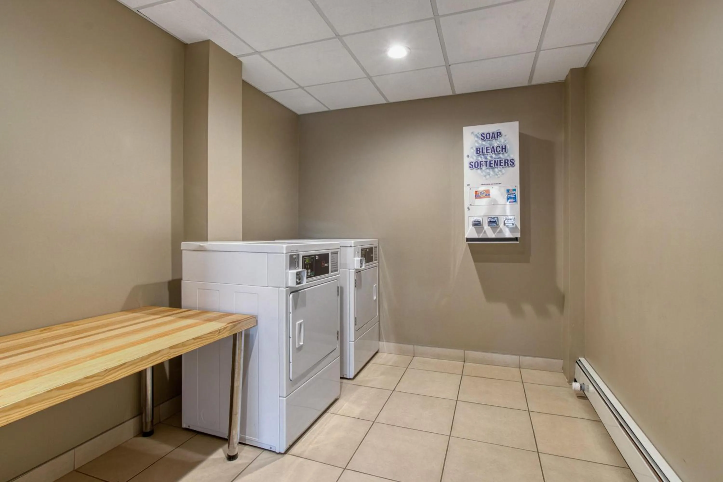 laundry in Best Western PLUS Fox Creek