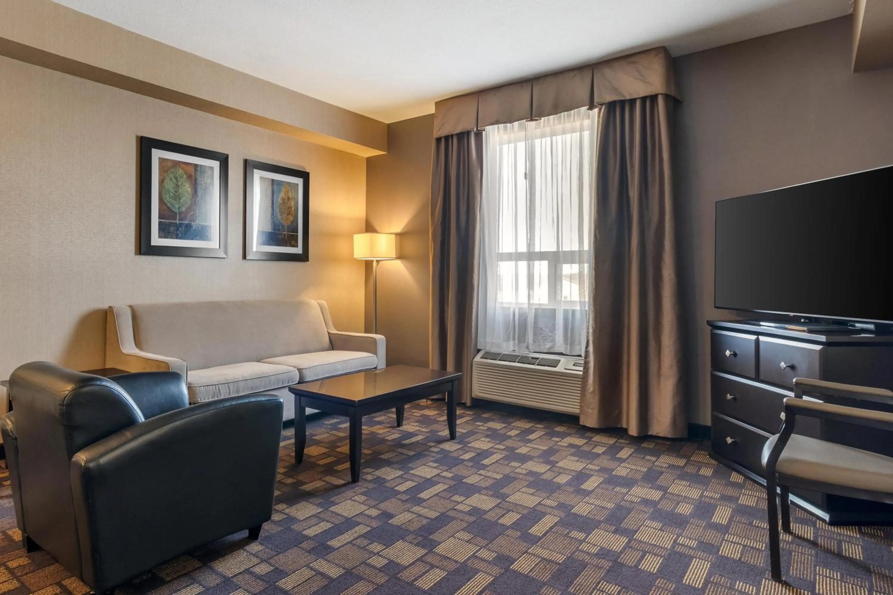 Bedroom in Best Western PLUS Fox Creek