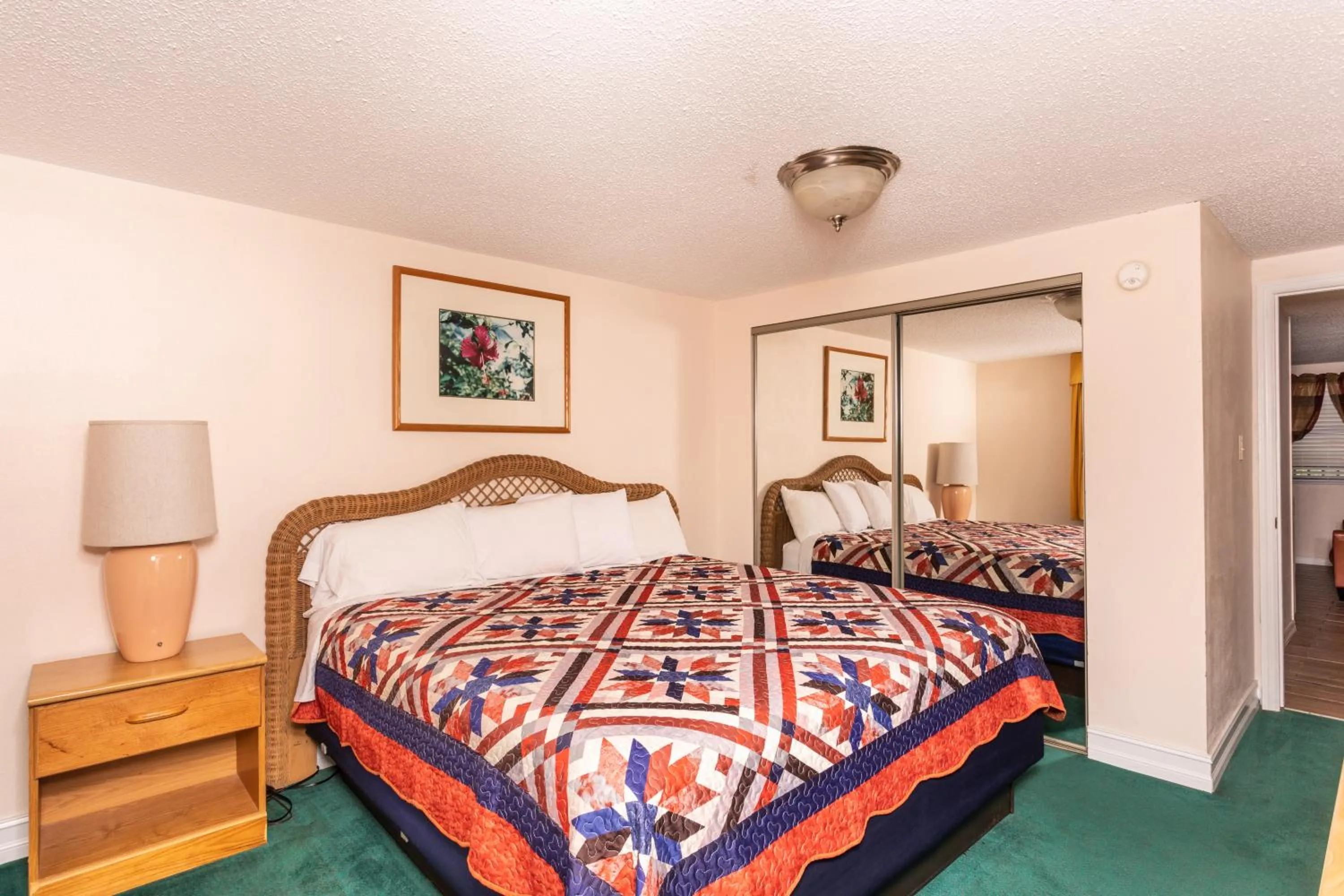 Bedroom, Bed in Steinhatchee River Inn and Marina