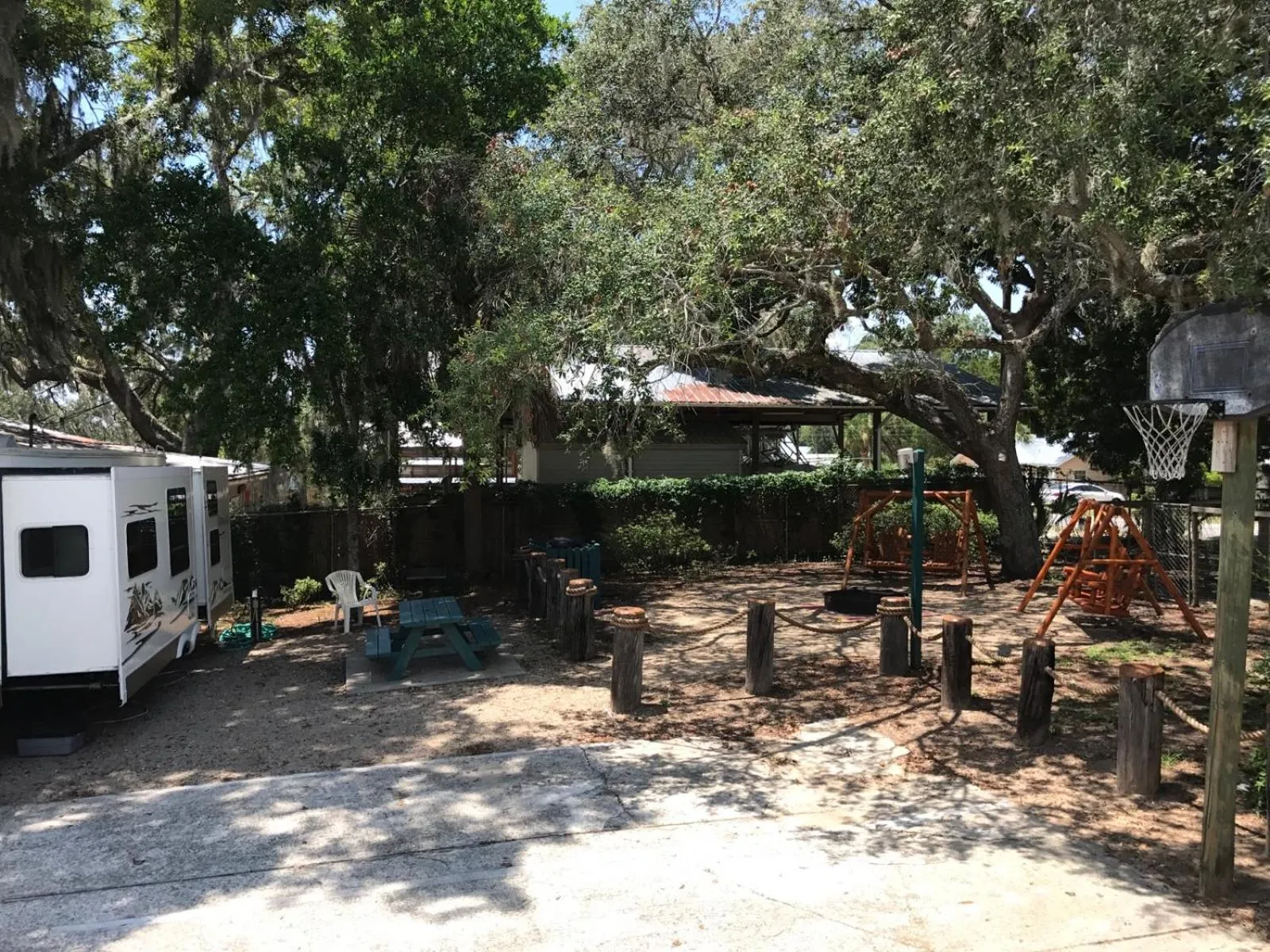 BBQ facilities in Steinhatchee River Inn and Marina