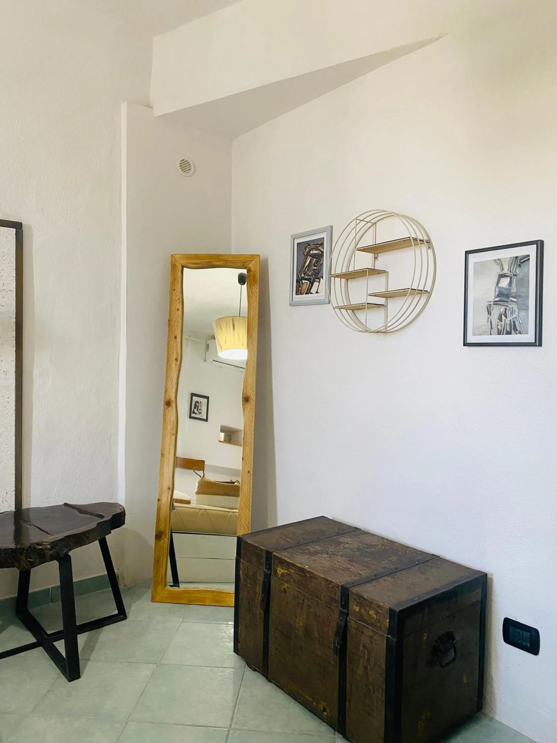 Photo of the whole room in Black Market Hotel