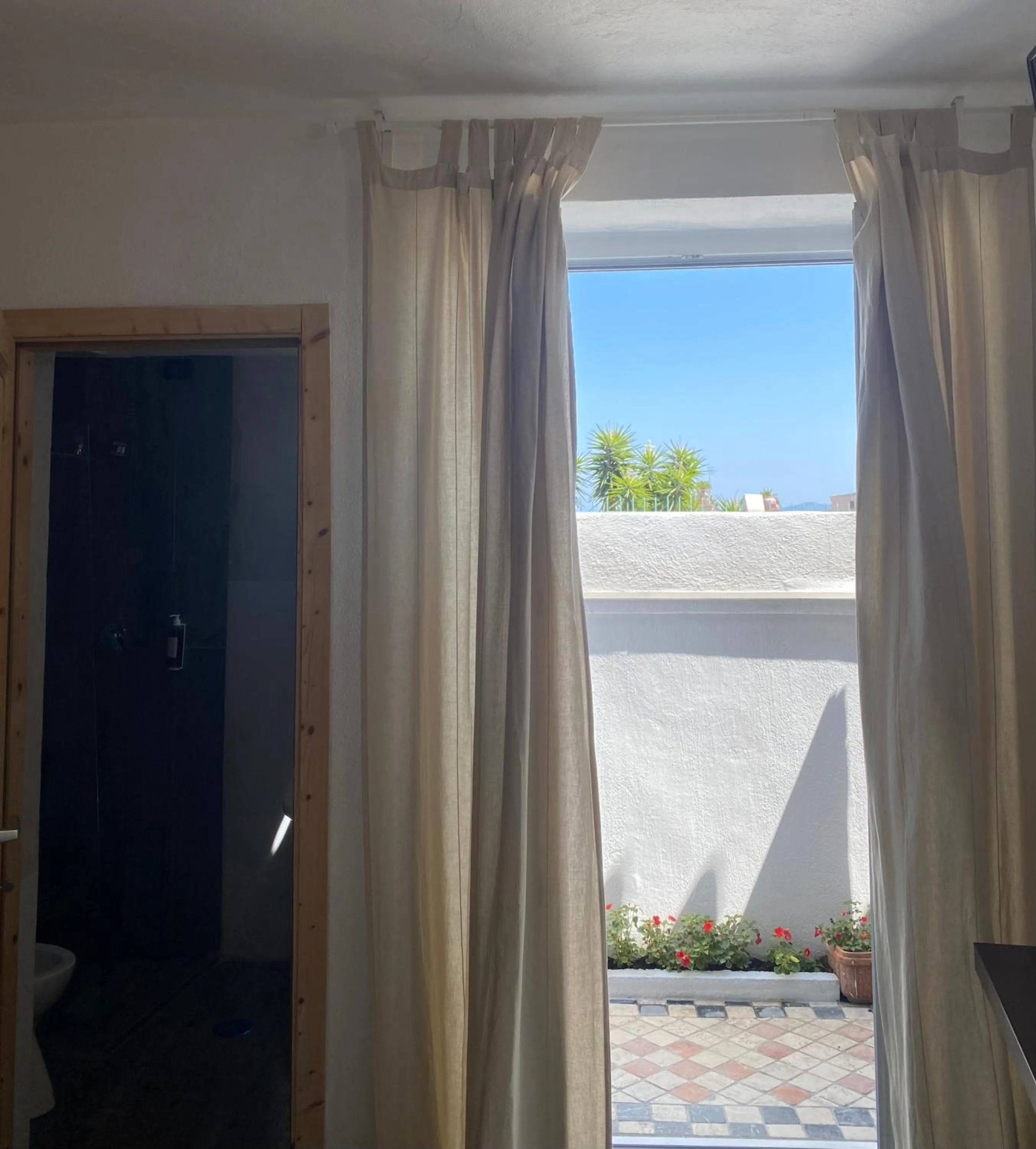 Balcony/Terrace in Black Market Hotel