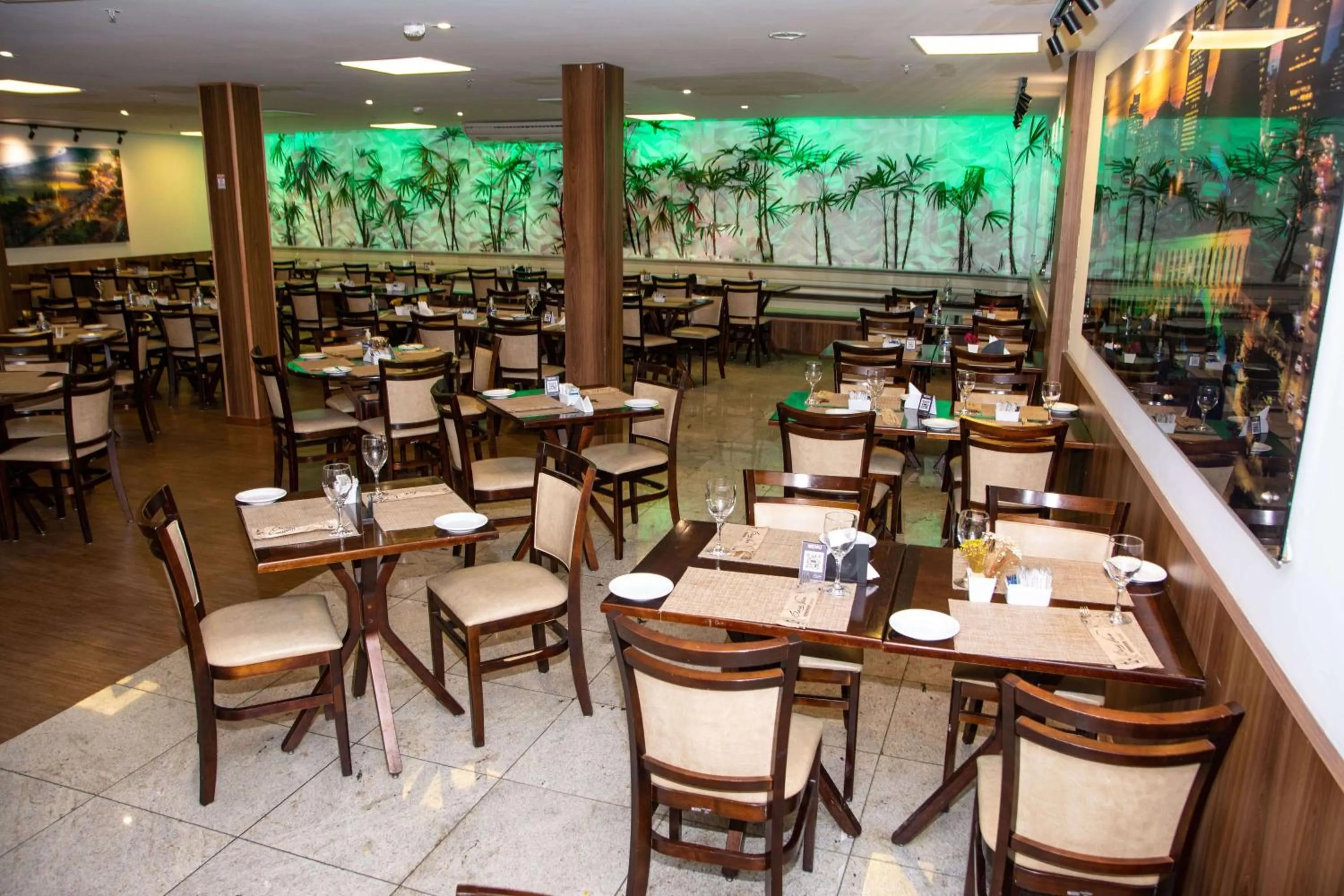 Restaurant/places to eat in Casa Nova Hotel