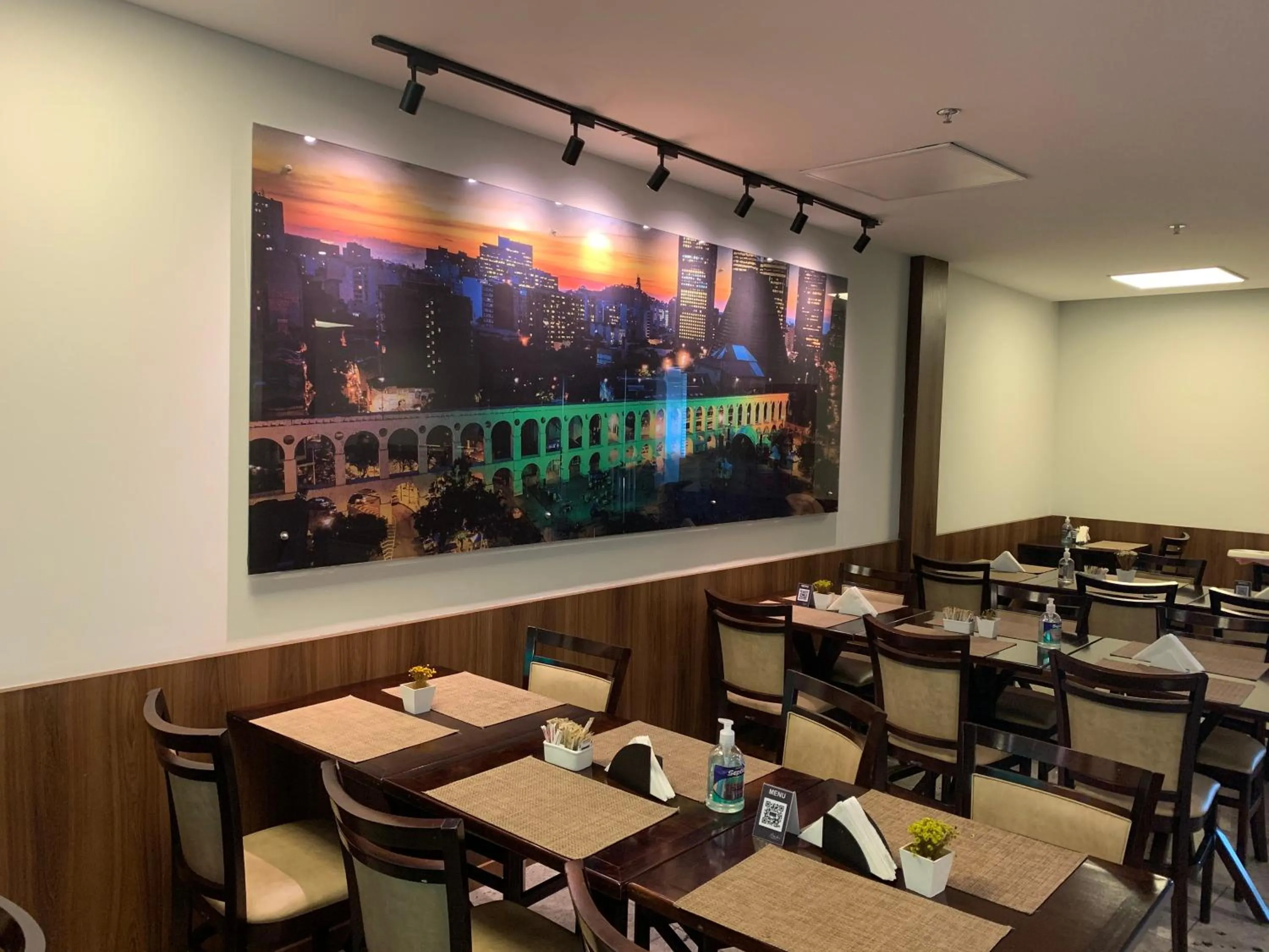 Restaurant/places to eat in Casa Nova Hotel