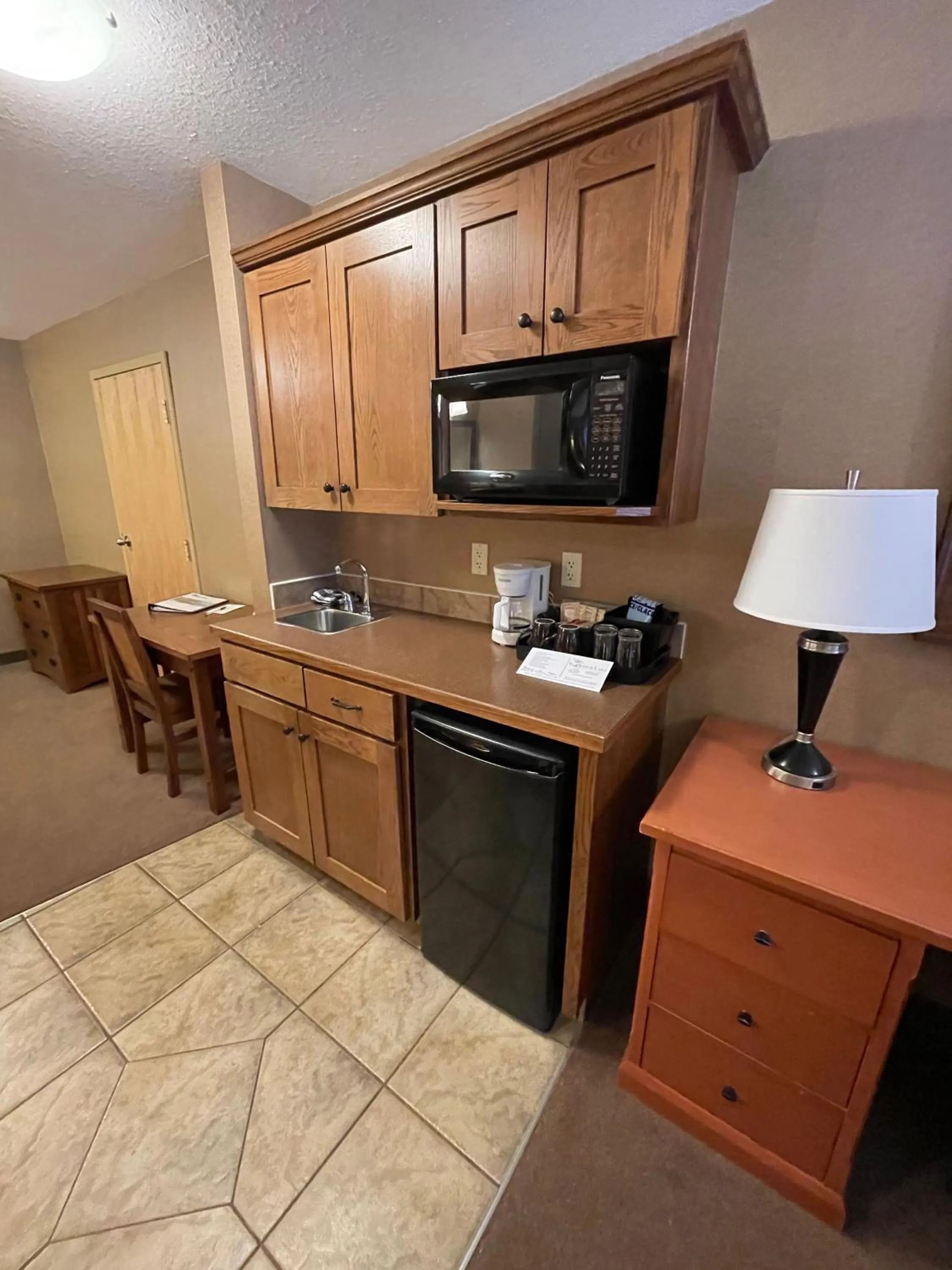 Kitchen or kitchenette in Elkwater Lake Lodge and Resort