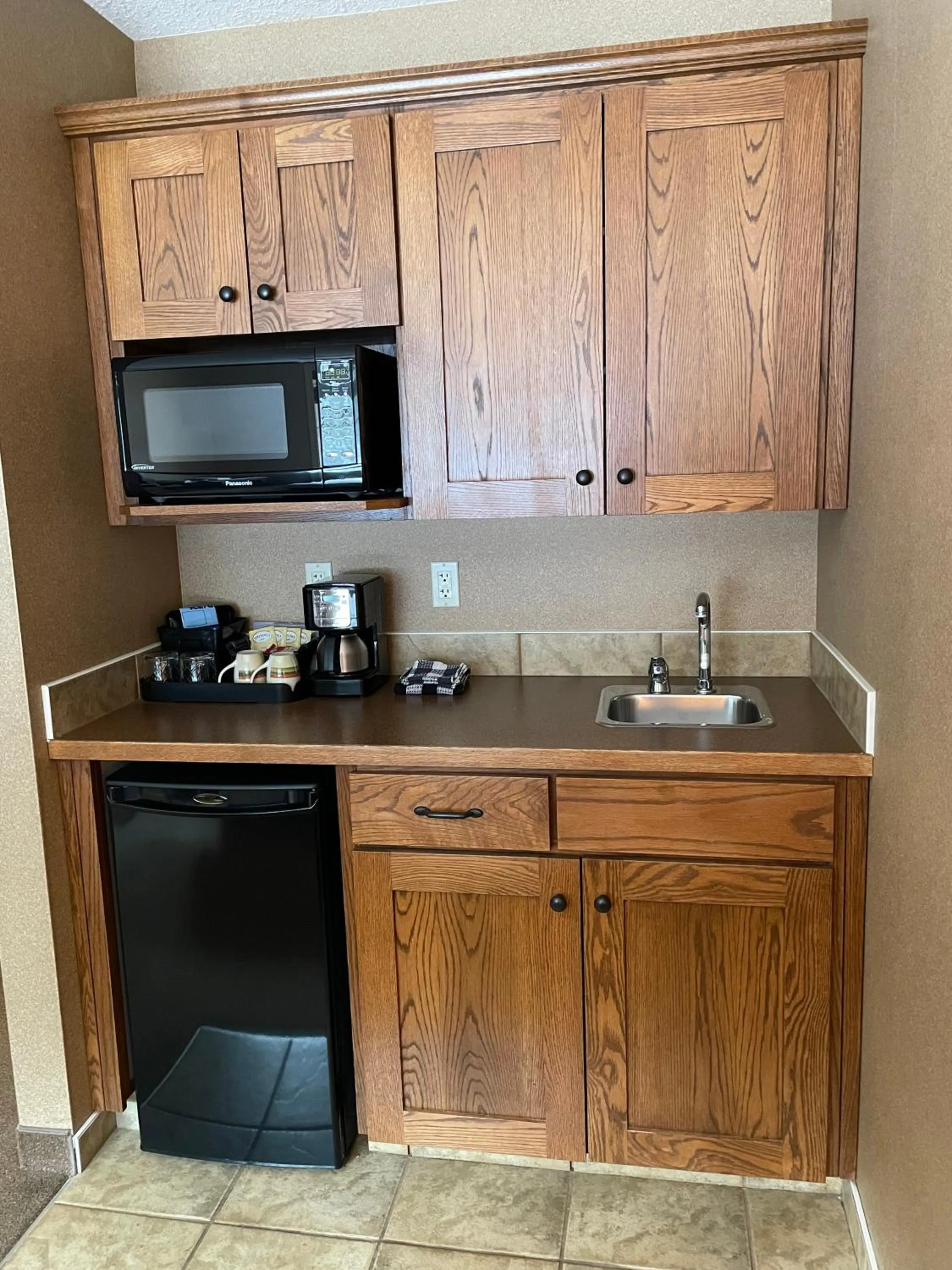 Kitchen or kitchenette in Elkwater Lake Lodge and Resort