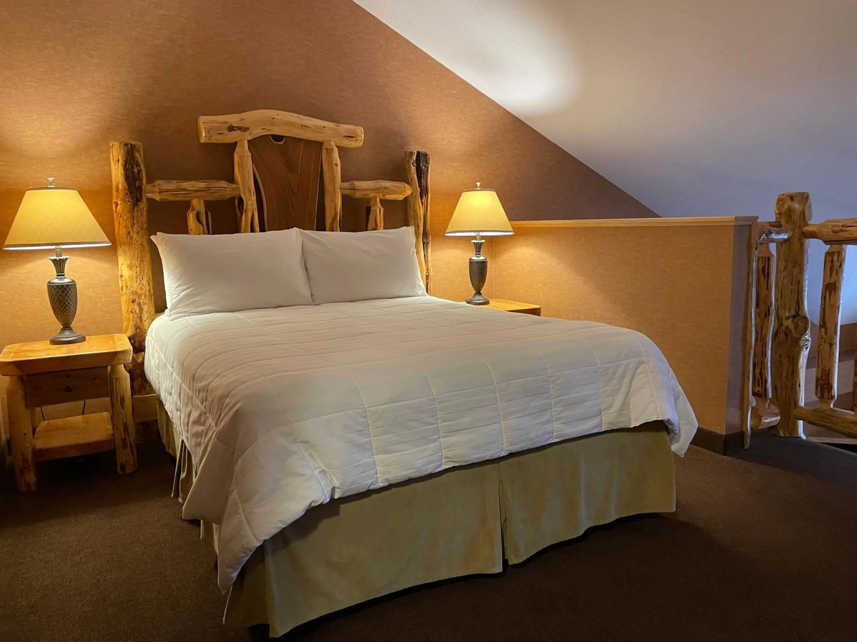 Bed in Elkwater Lake Lodge and Resort