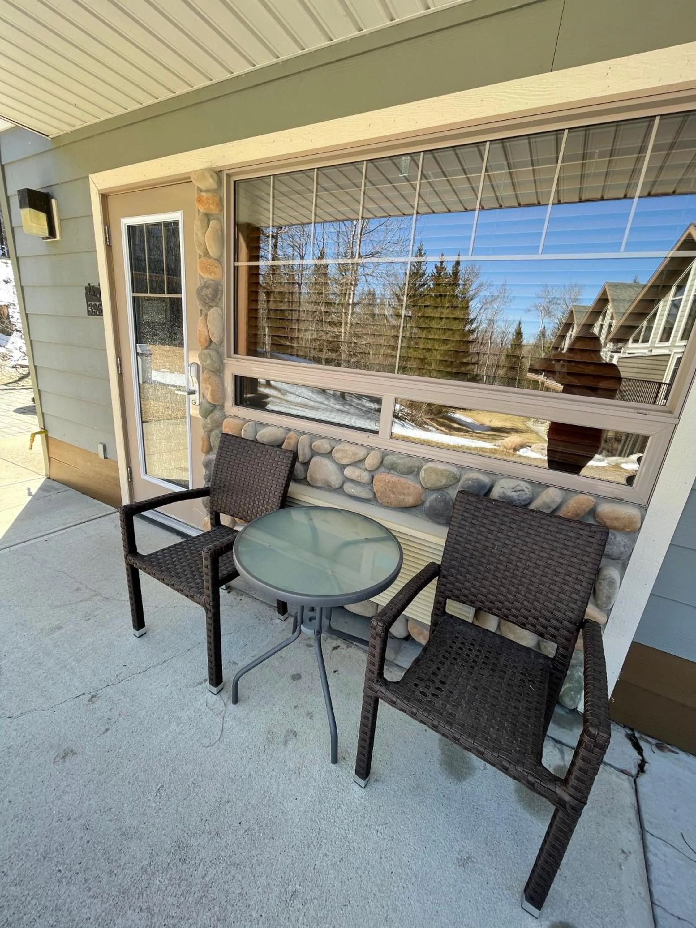 Patio in Elkwater Lake Lodge and Resort
