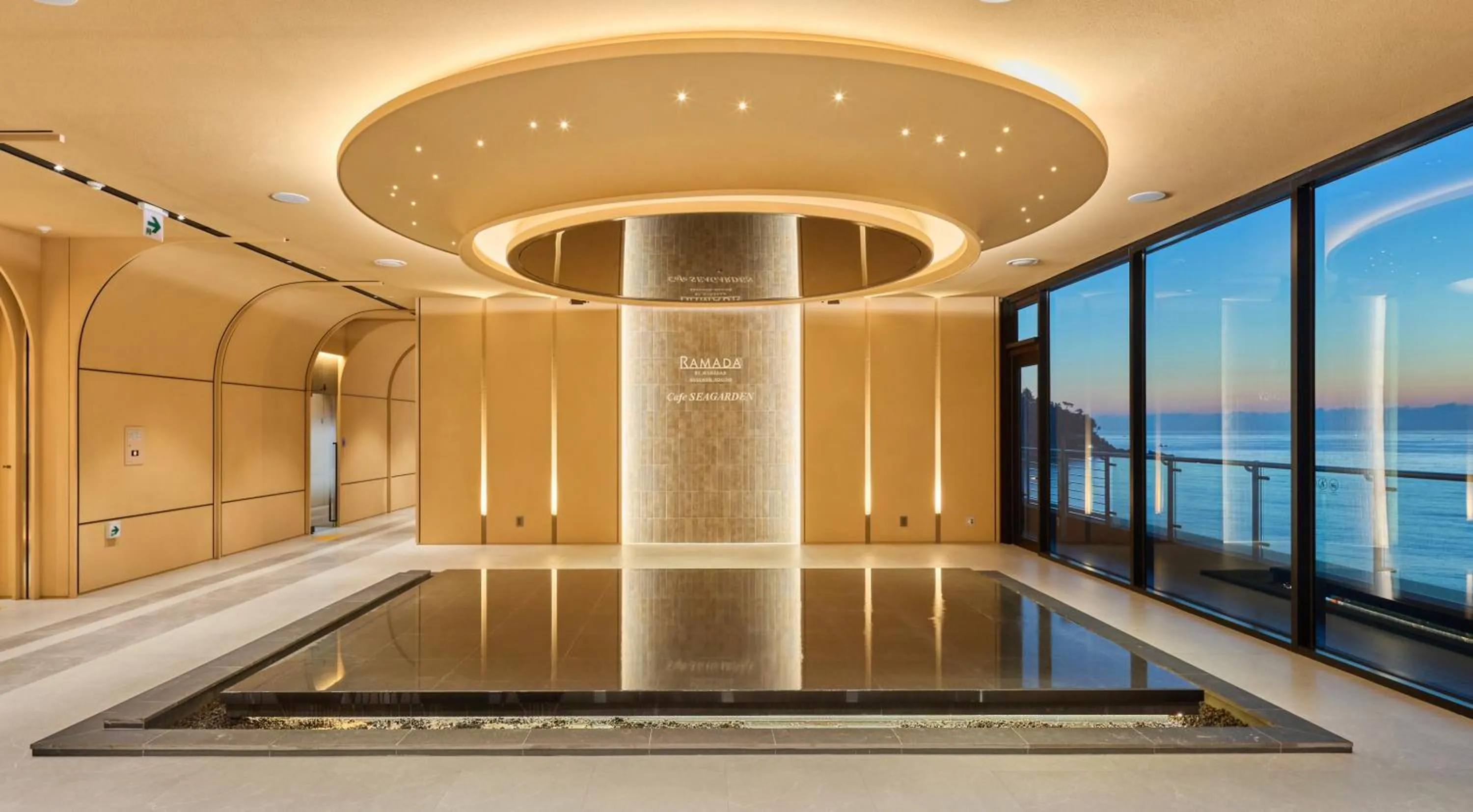 Lounge or bar in Ramada by Wyndham Gangwon Sokcho