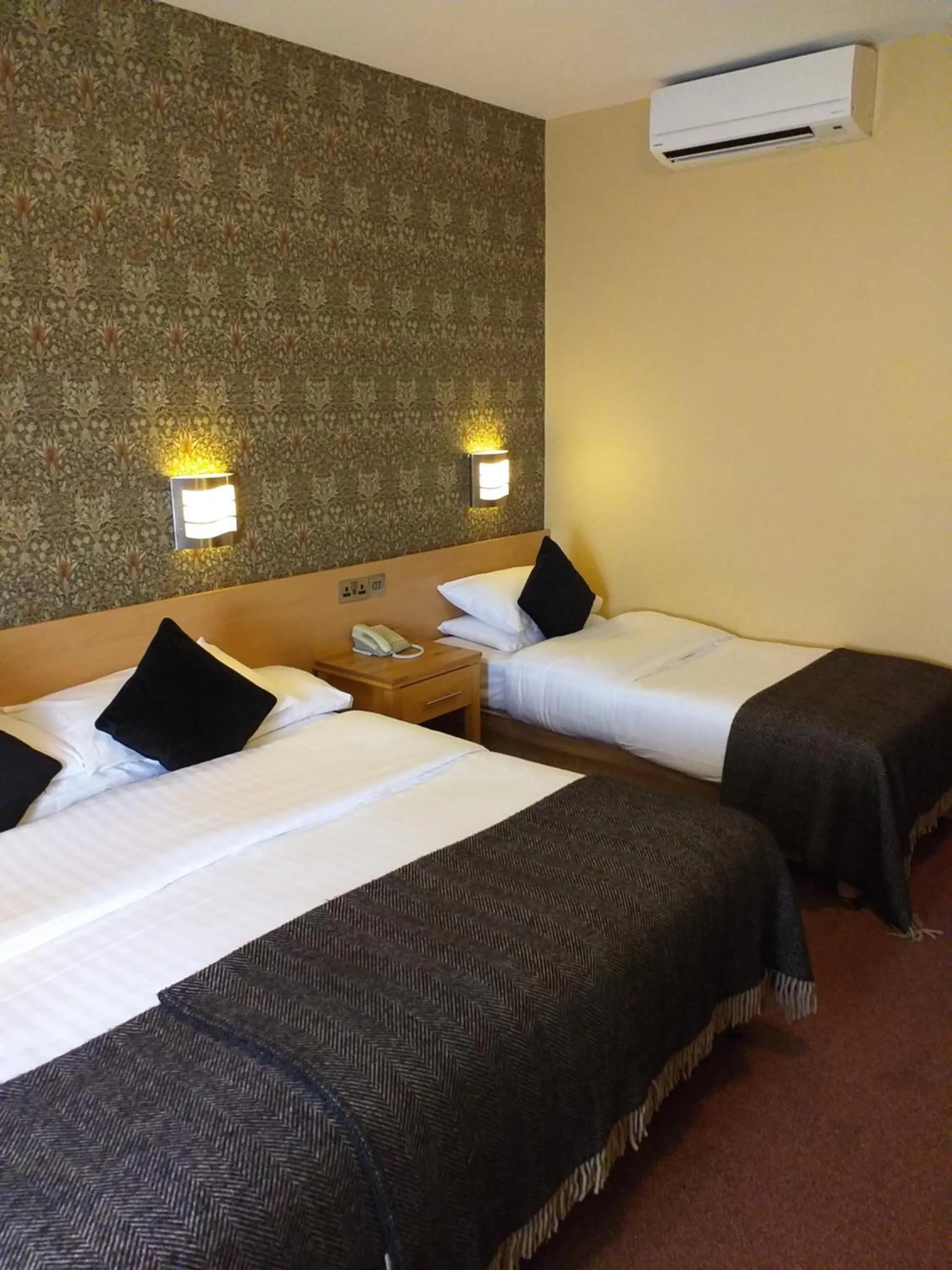 Photo of the whole room, Bed in Harding Hotel