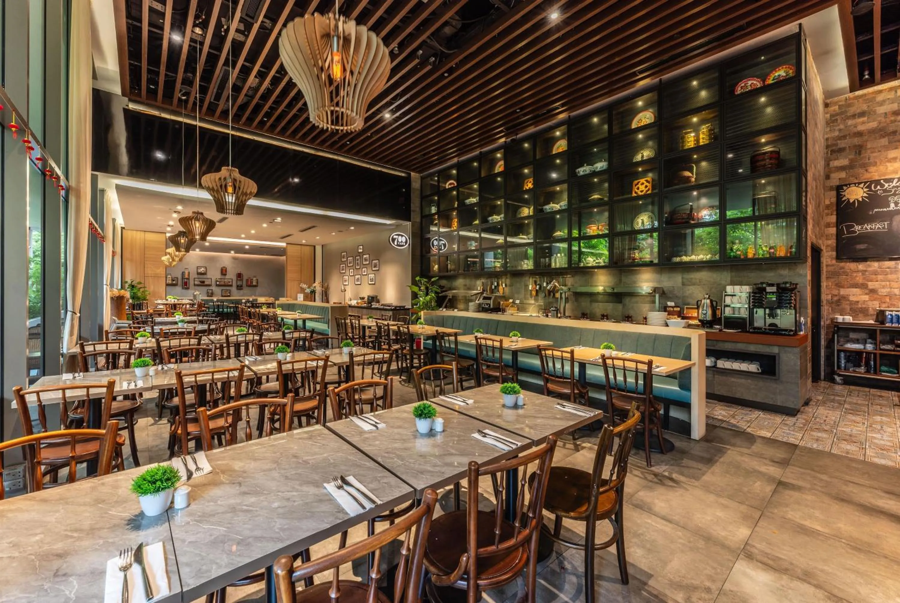 Restaurant/places to eat in Hotel Traveltine Downtown Singapore, Trademark Collection