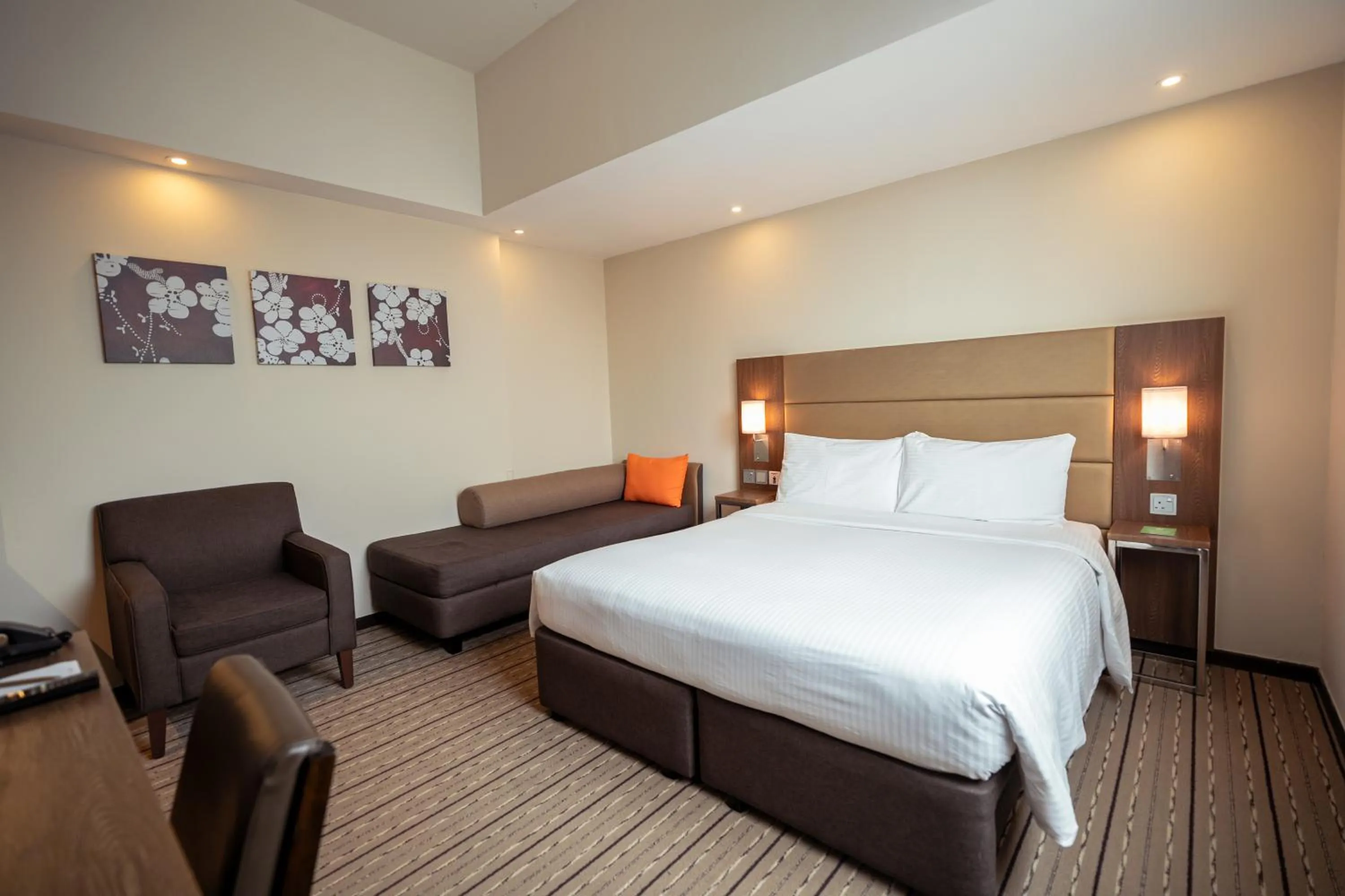 Bedroom, Bed in Hotel Traveltine Downtown Singapore, Trademark Collection