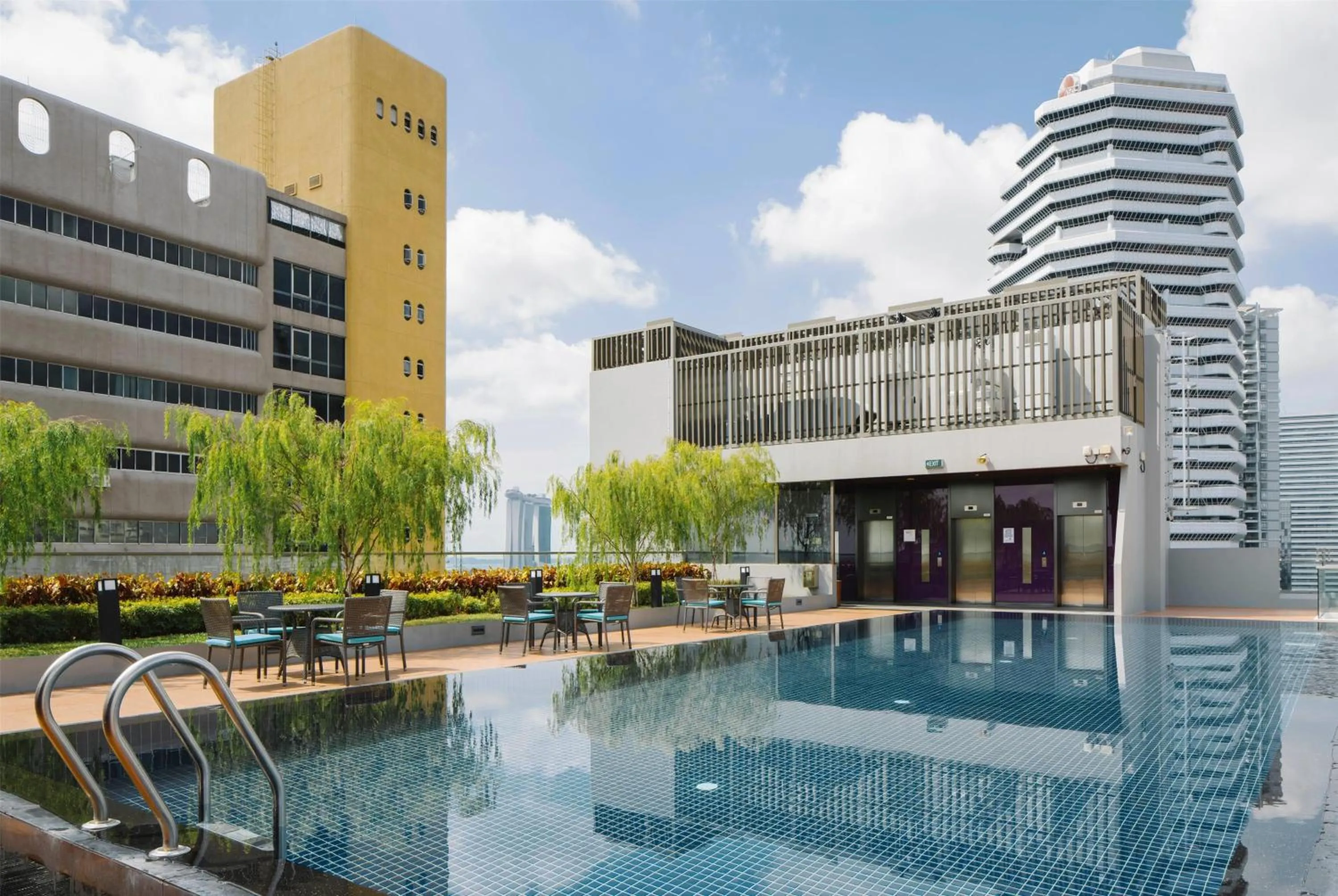 Swimming pool in Hotel Traveltine Downtown Singapore, Trademark Collection
