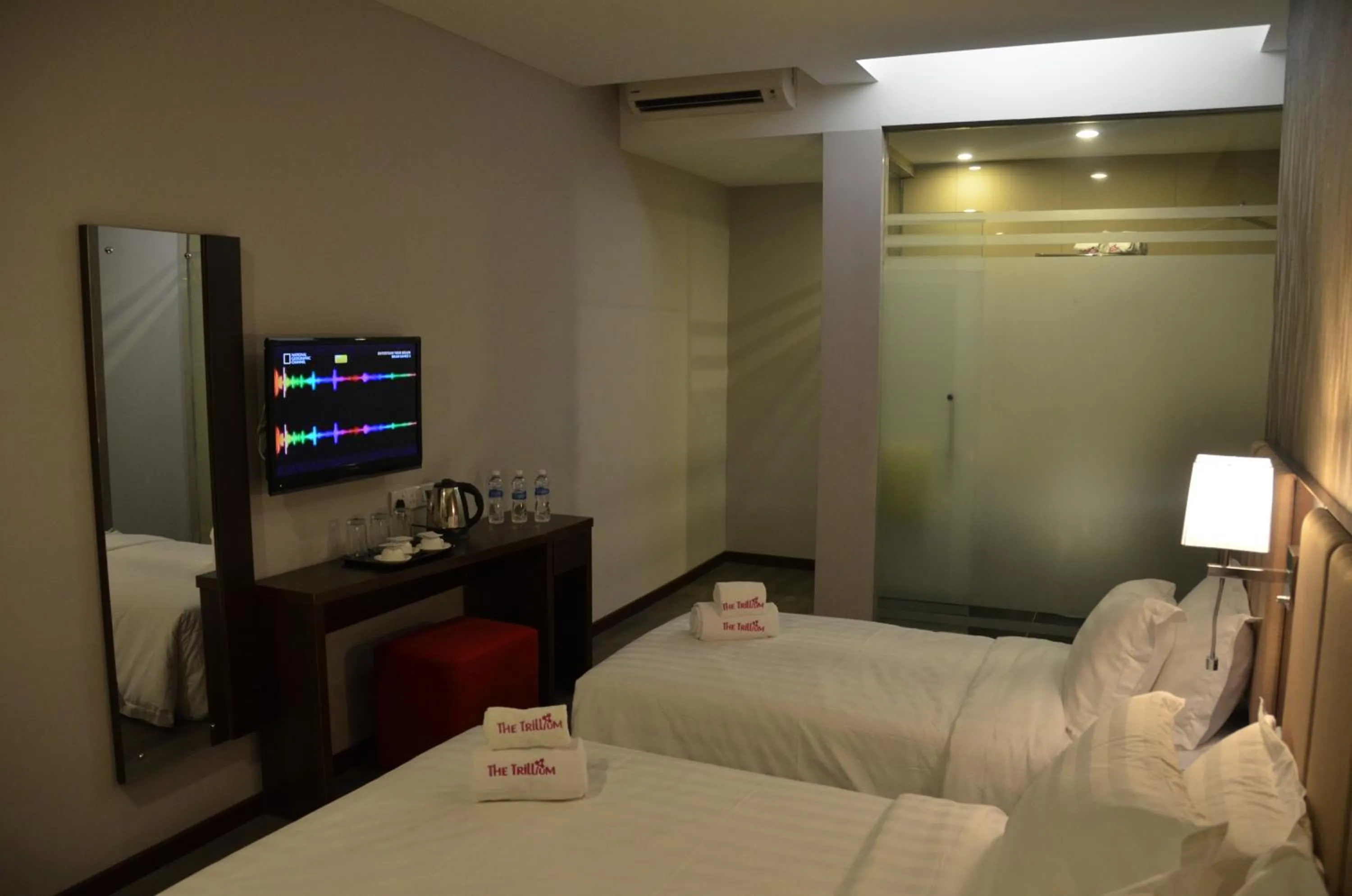 Photo of the whole room, Bed in Hotel Trillium