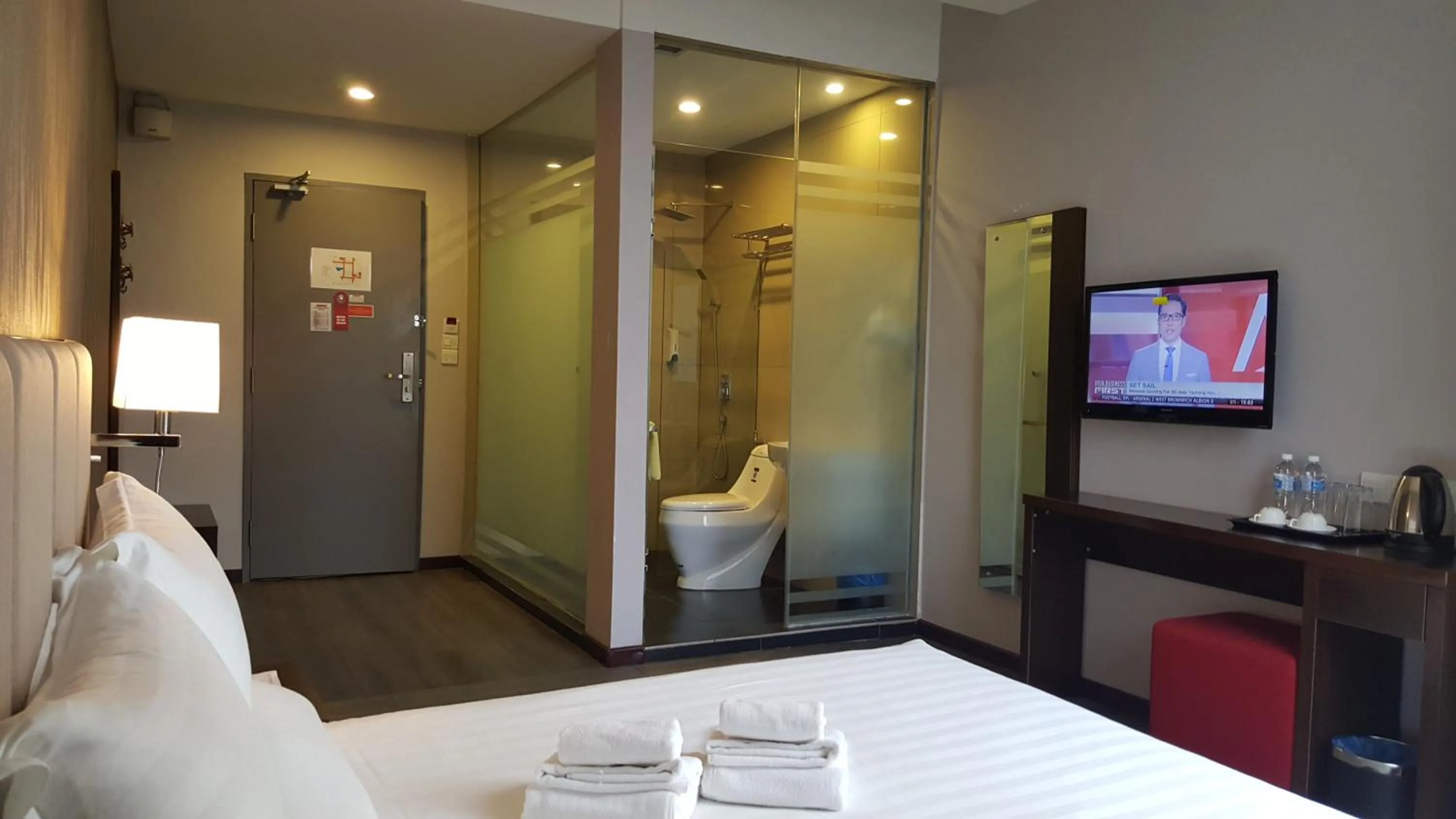 Photo of the whole room, Bed in Hotel Trillium