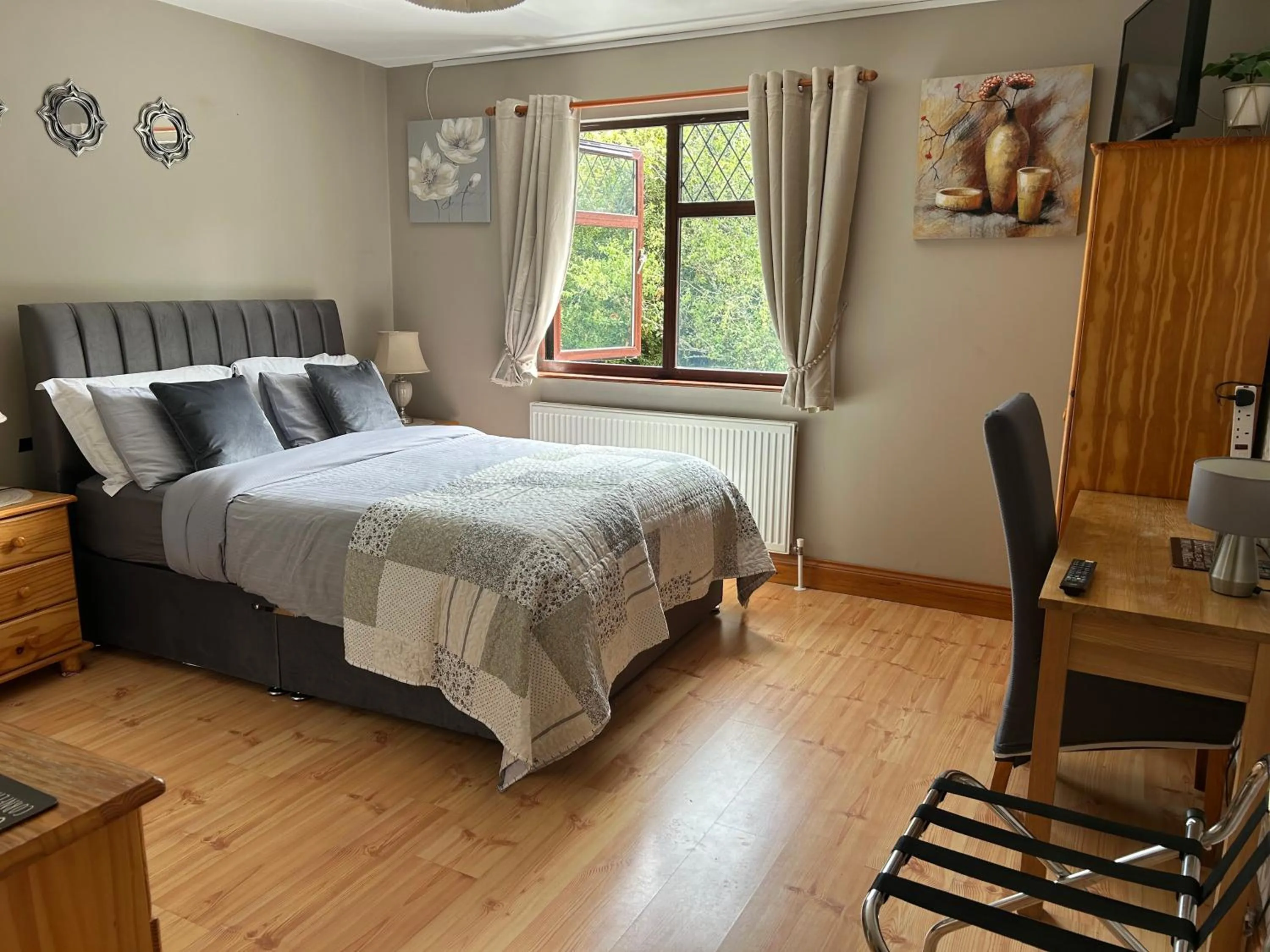 Bed in Davmar House Blarney