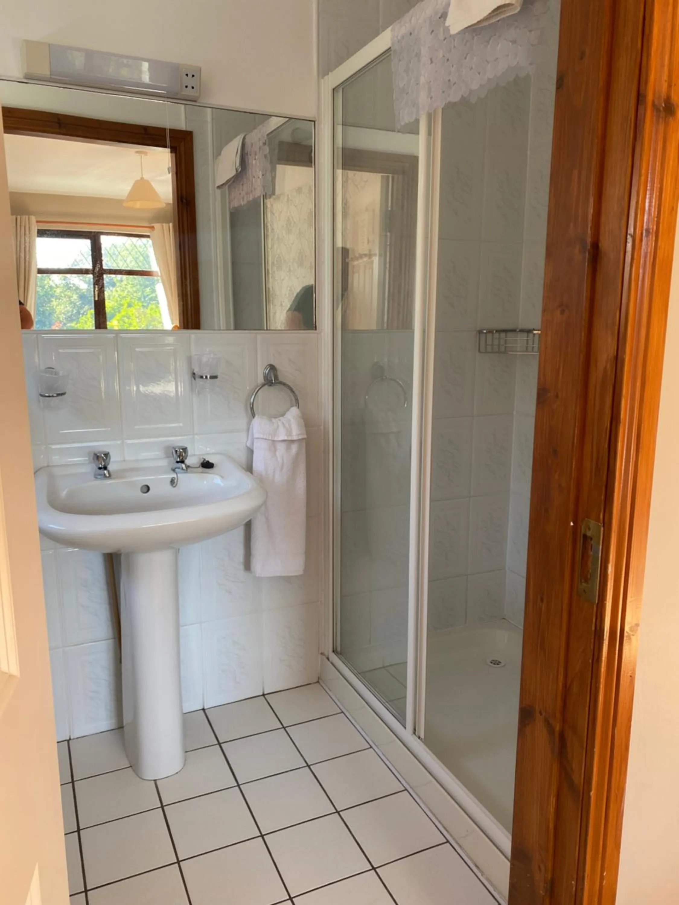 Bathroom in Davmar House Blarney