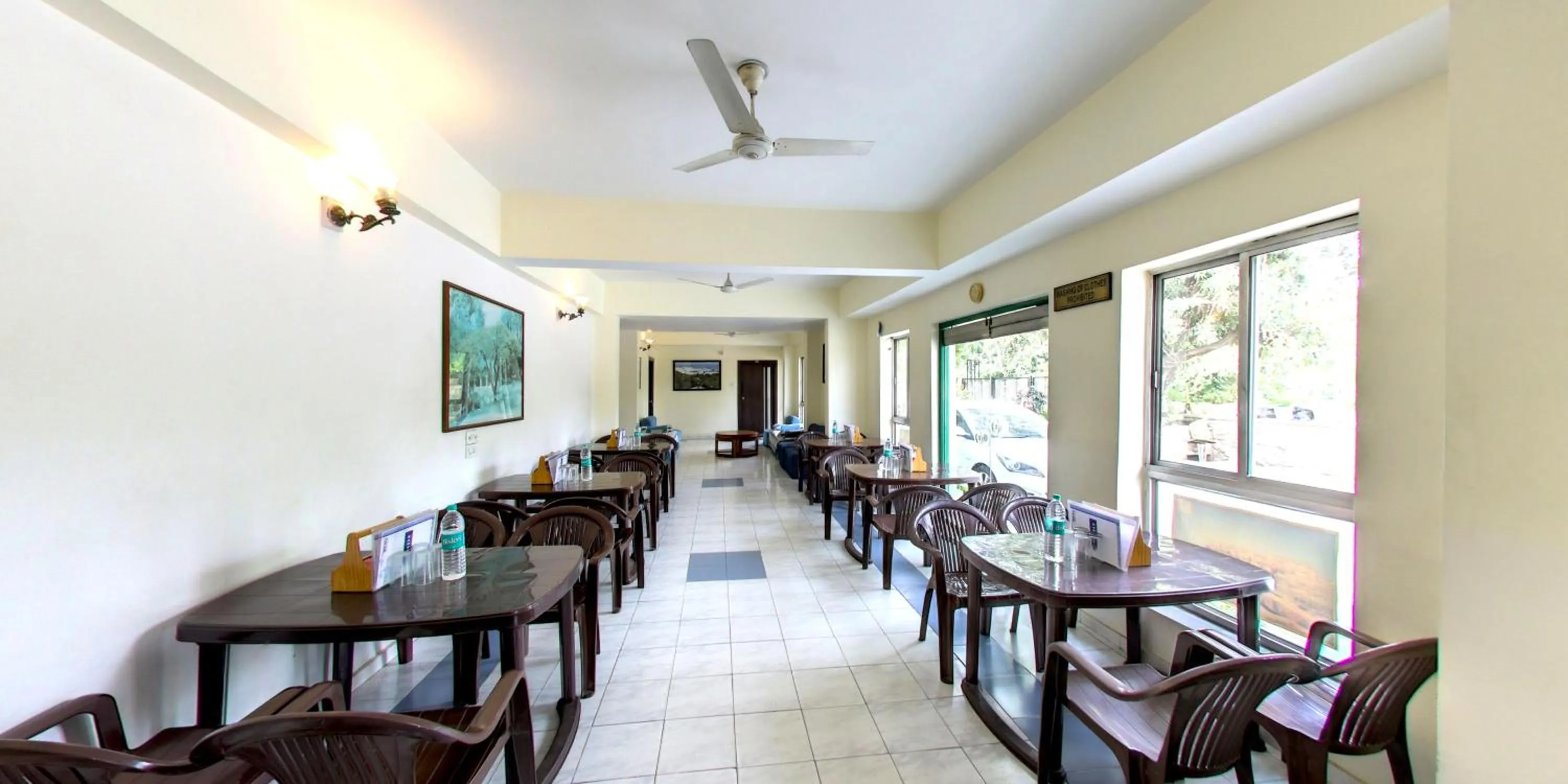 Restaurant/places to eat in Hotel Vishram