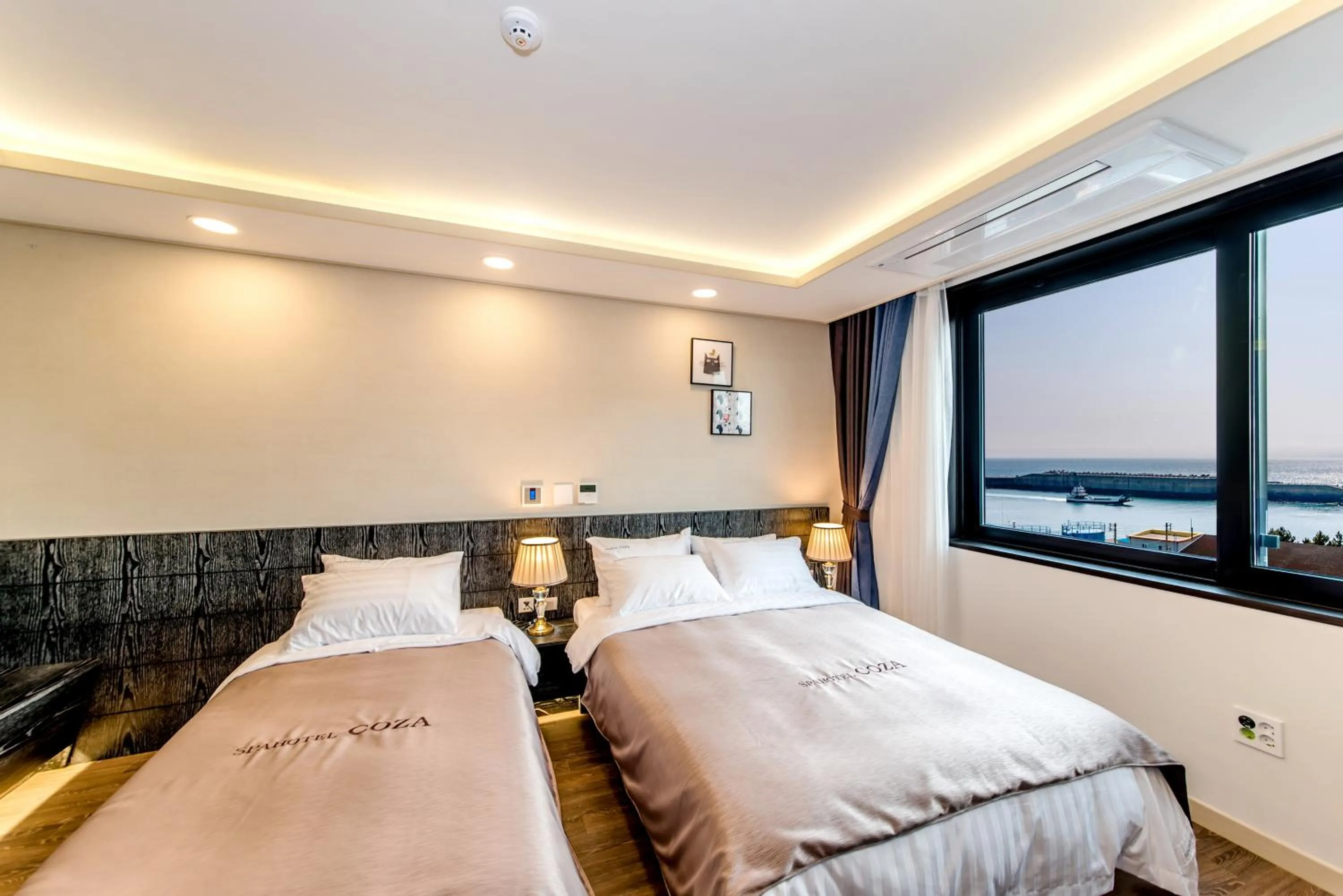 Bed in Seawater Spa Hotel Coza