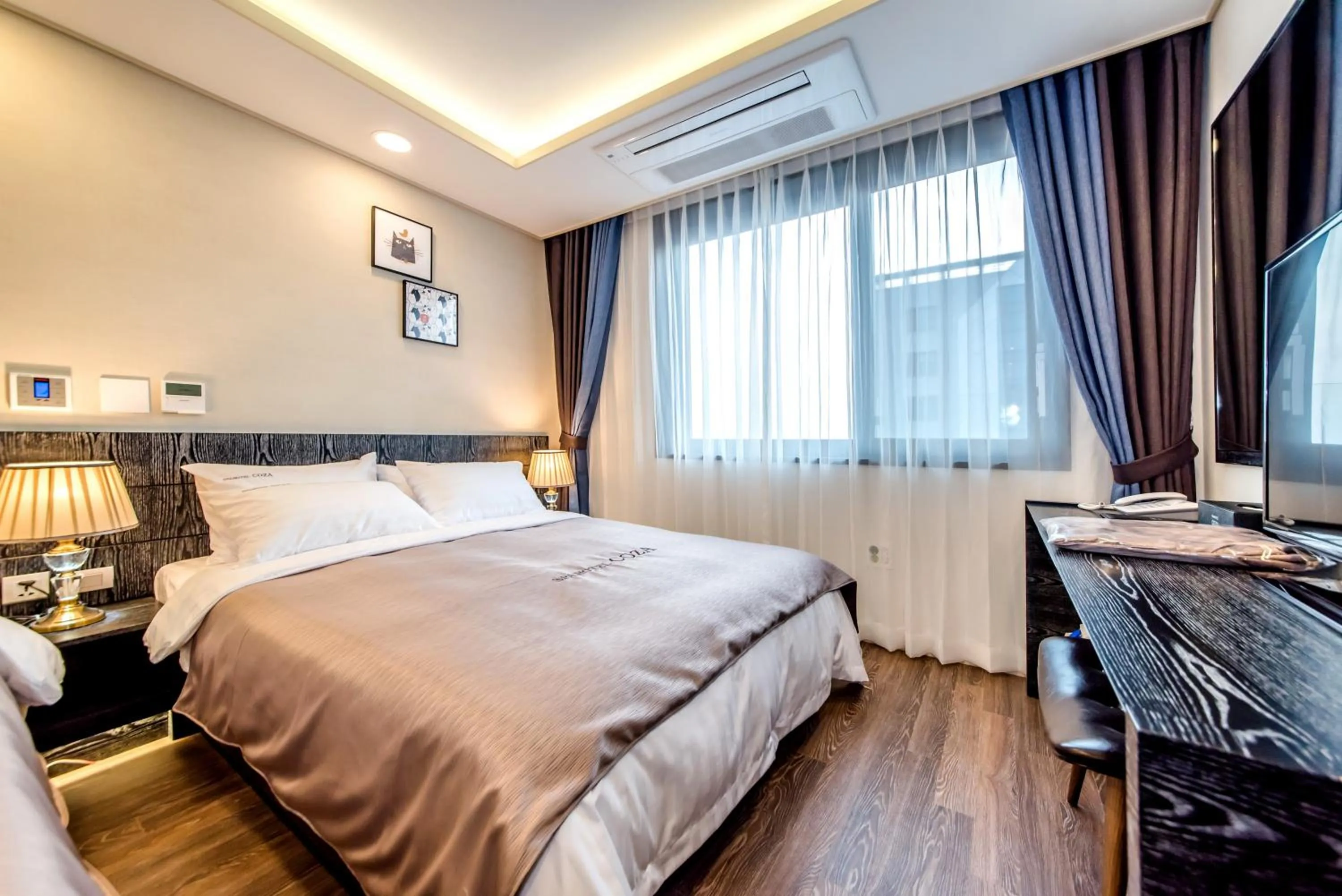 Decorative detail, Bed in Seawater Spa Hotel Coza