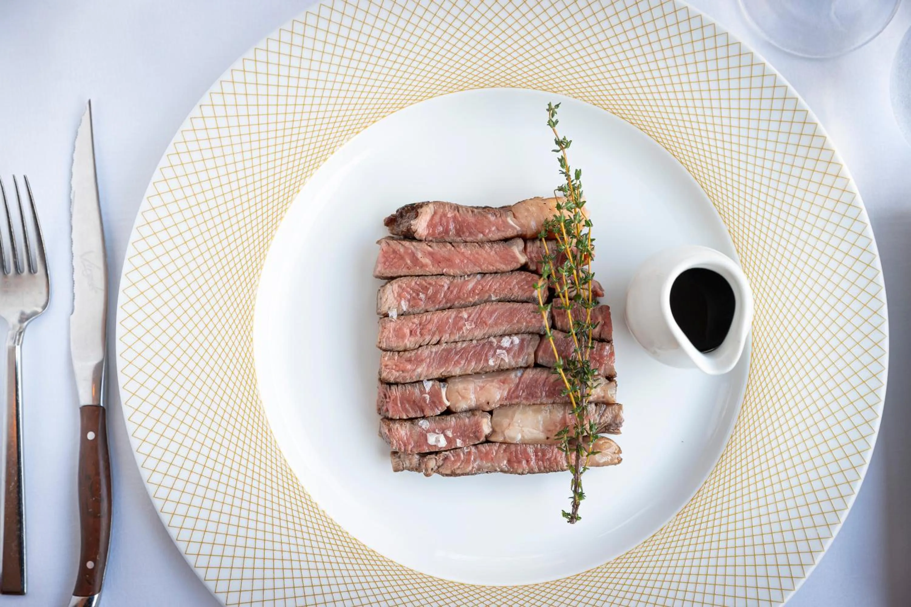 Food and drinks in Glenroyal Hotel