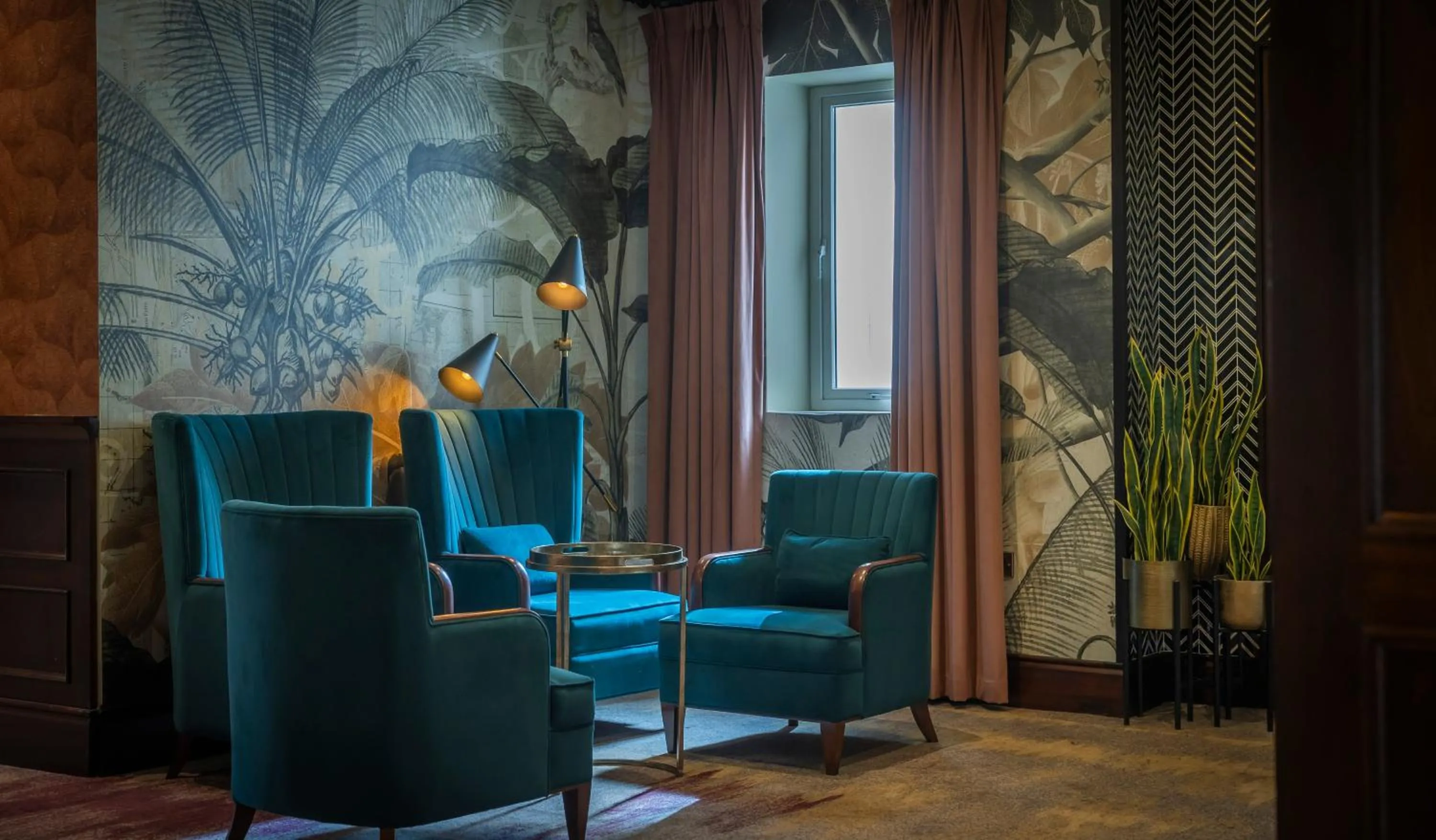 Seating area in Glenroyal Hotel