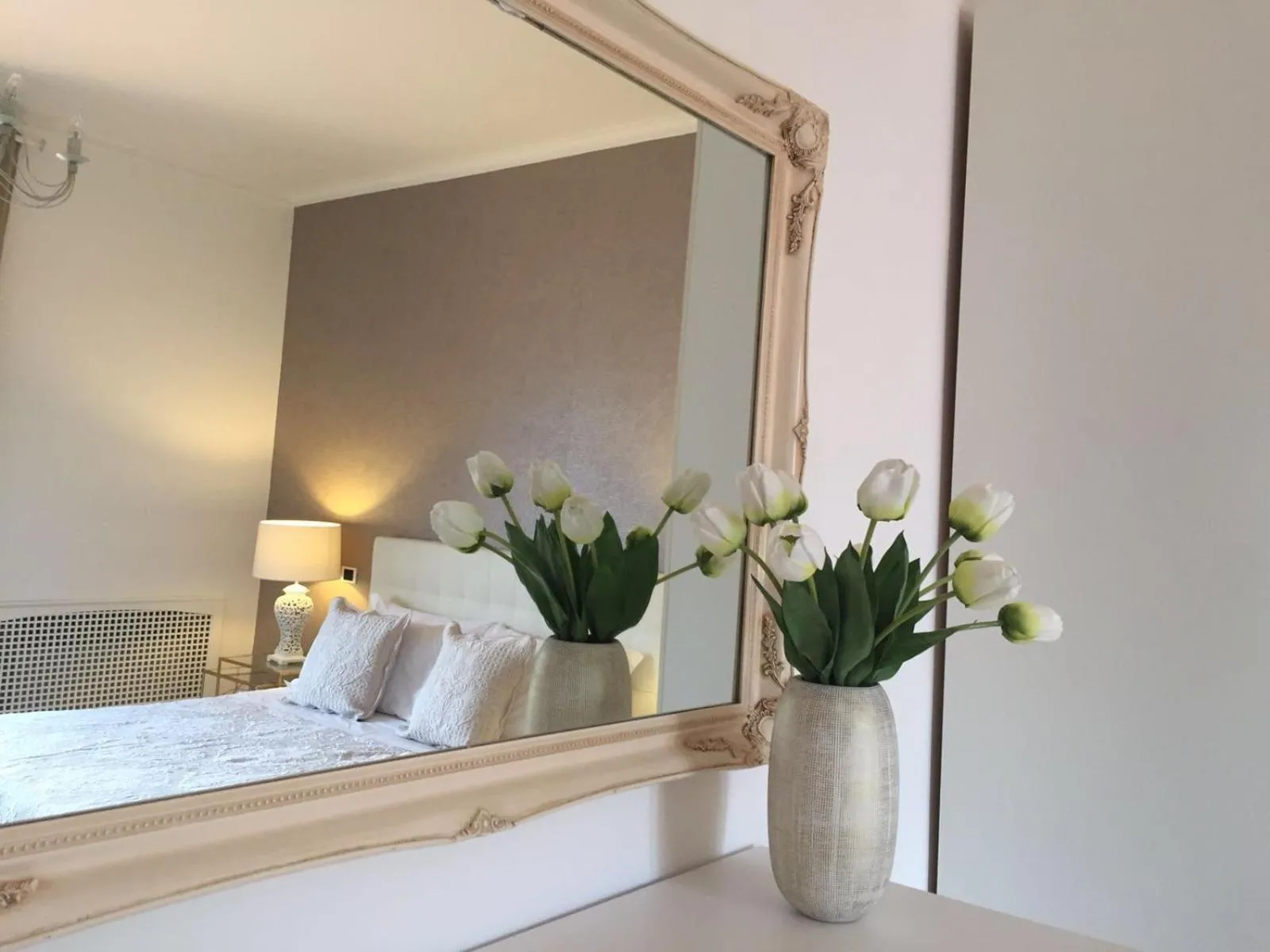 Decorative detail, Bed in Villa Charme