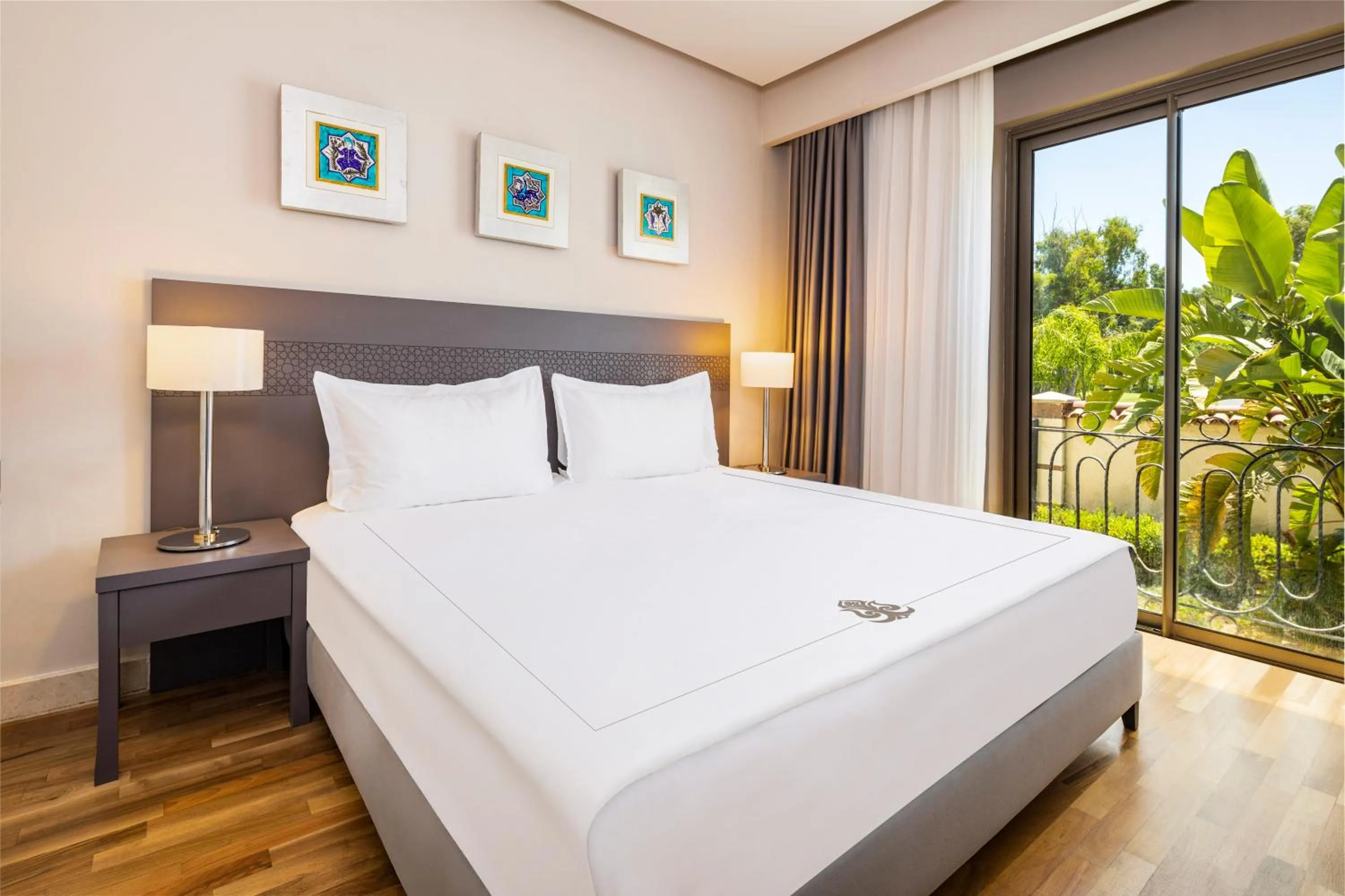 Bedroom, Bed in Kempinski Hotel The Dome Belek