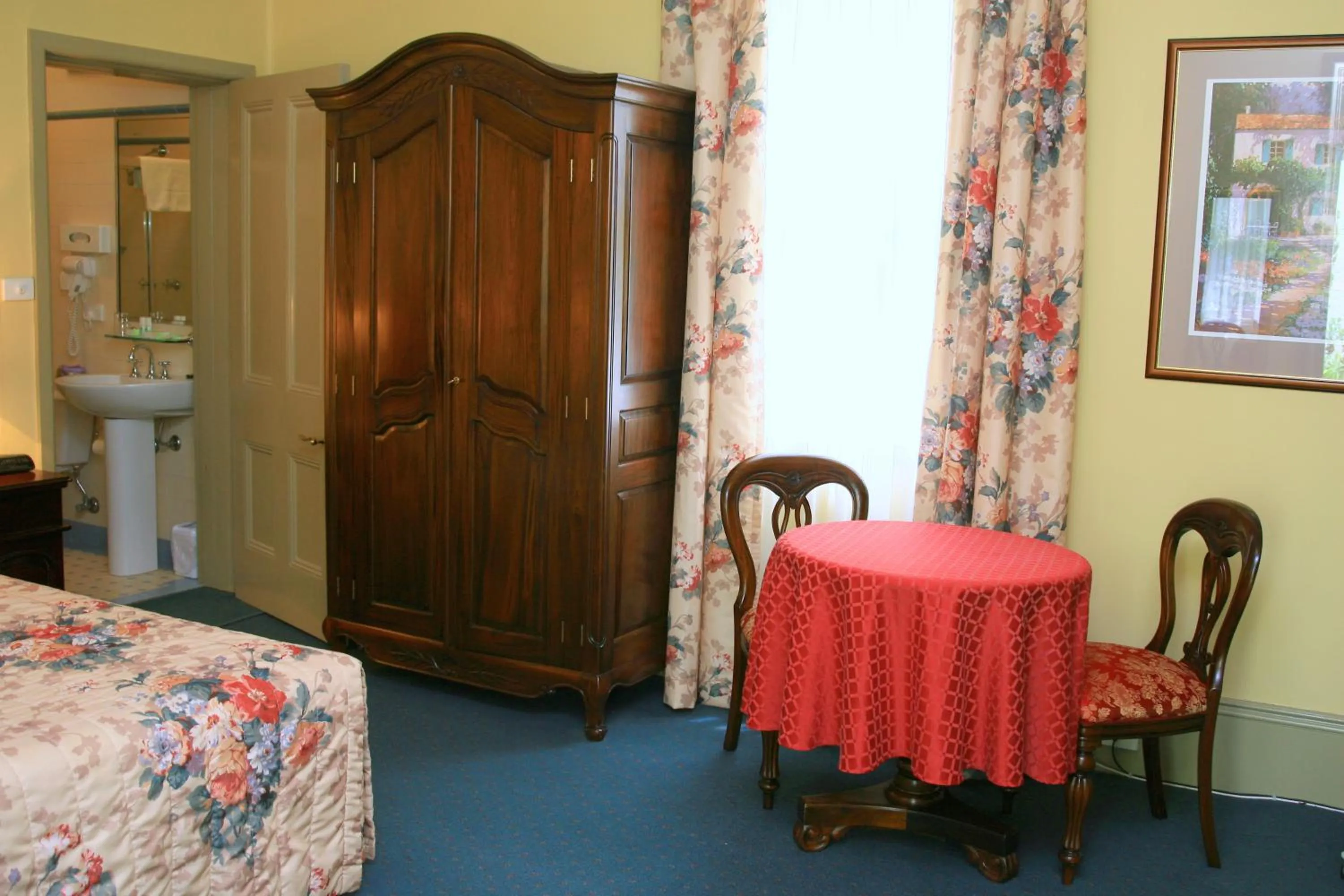 Dining area in Avonmore On The Park Boutique Hotel