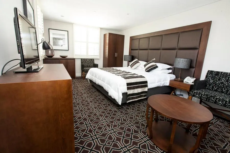 Photo of the whole room, Bed in Avonmore On The Park Boutique Hotel