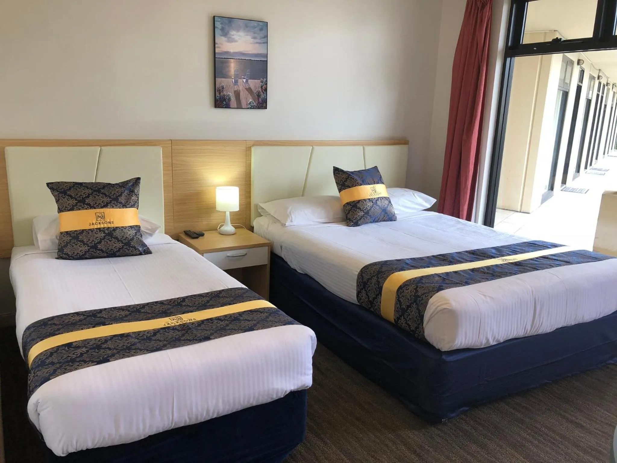 Bed in Jacksons Motor Inn